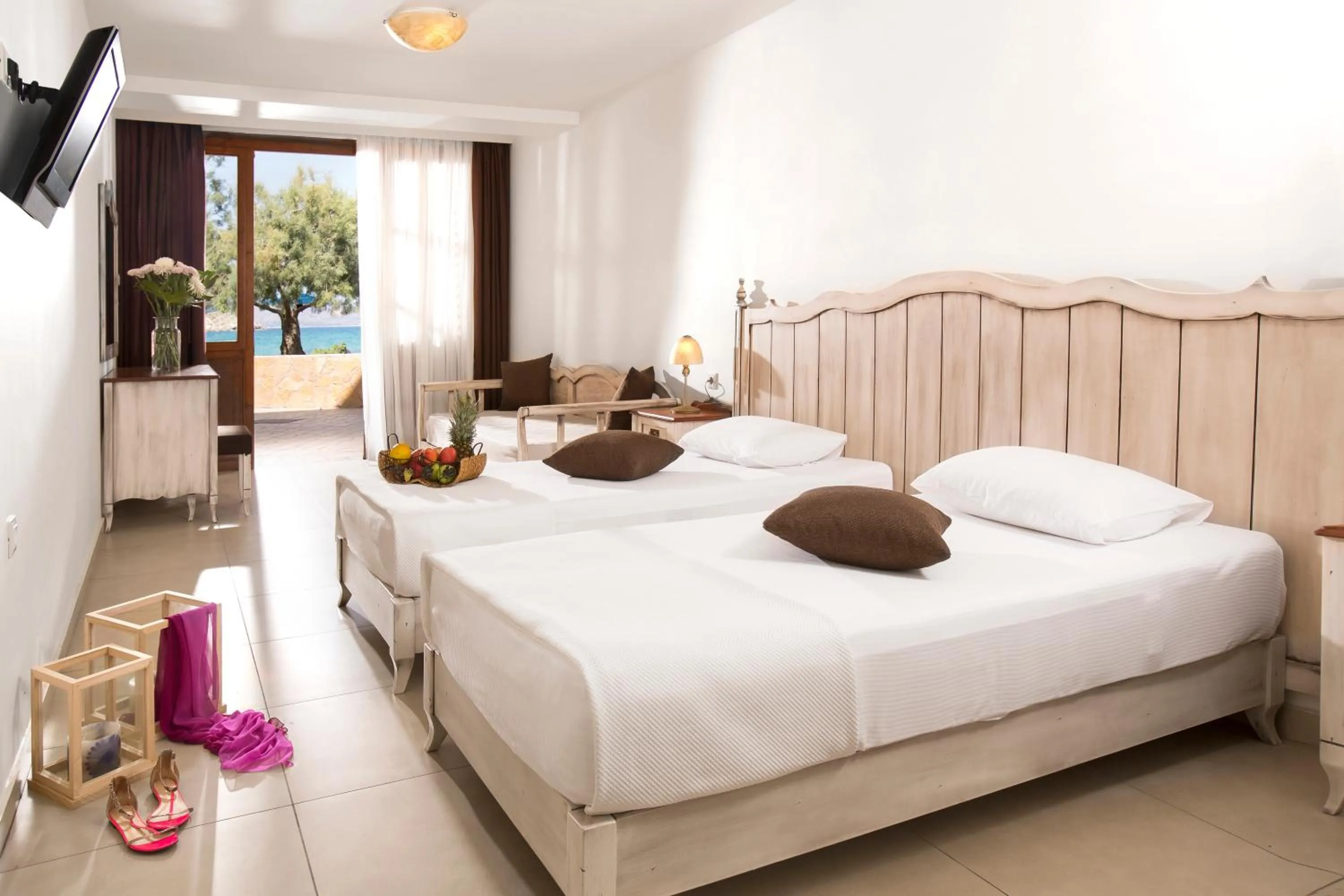 Photo of the whole room, Bed in Almyrida Resort