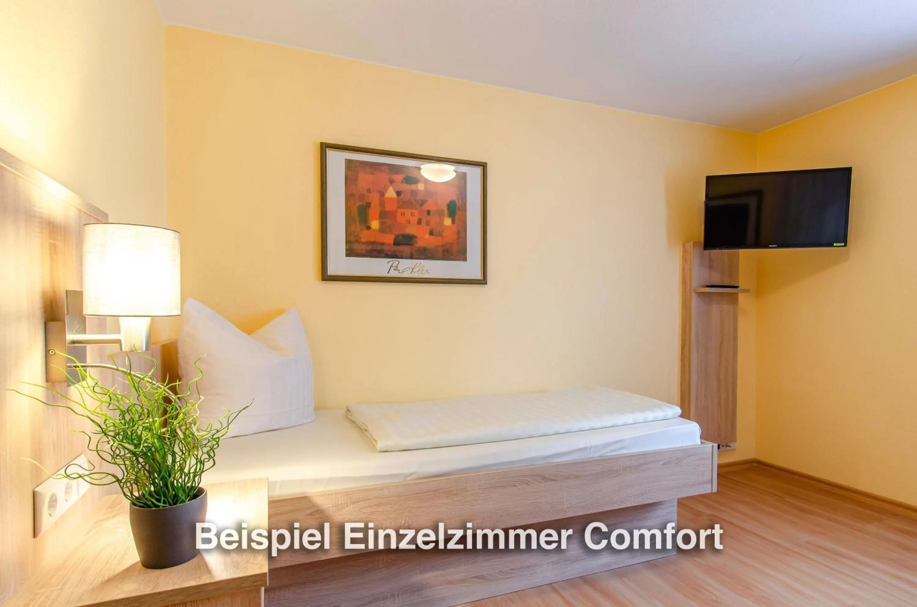 Photo of the whole room, Bed in Kurgarten-Hotel