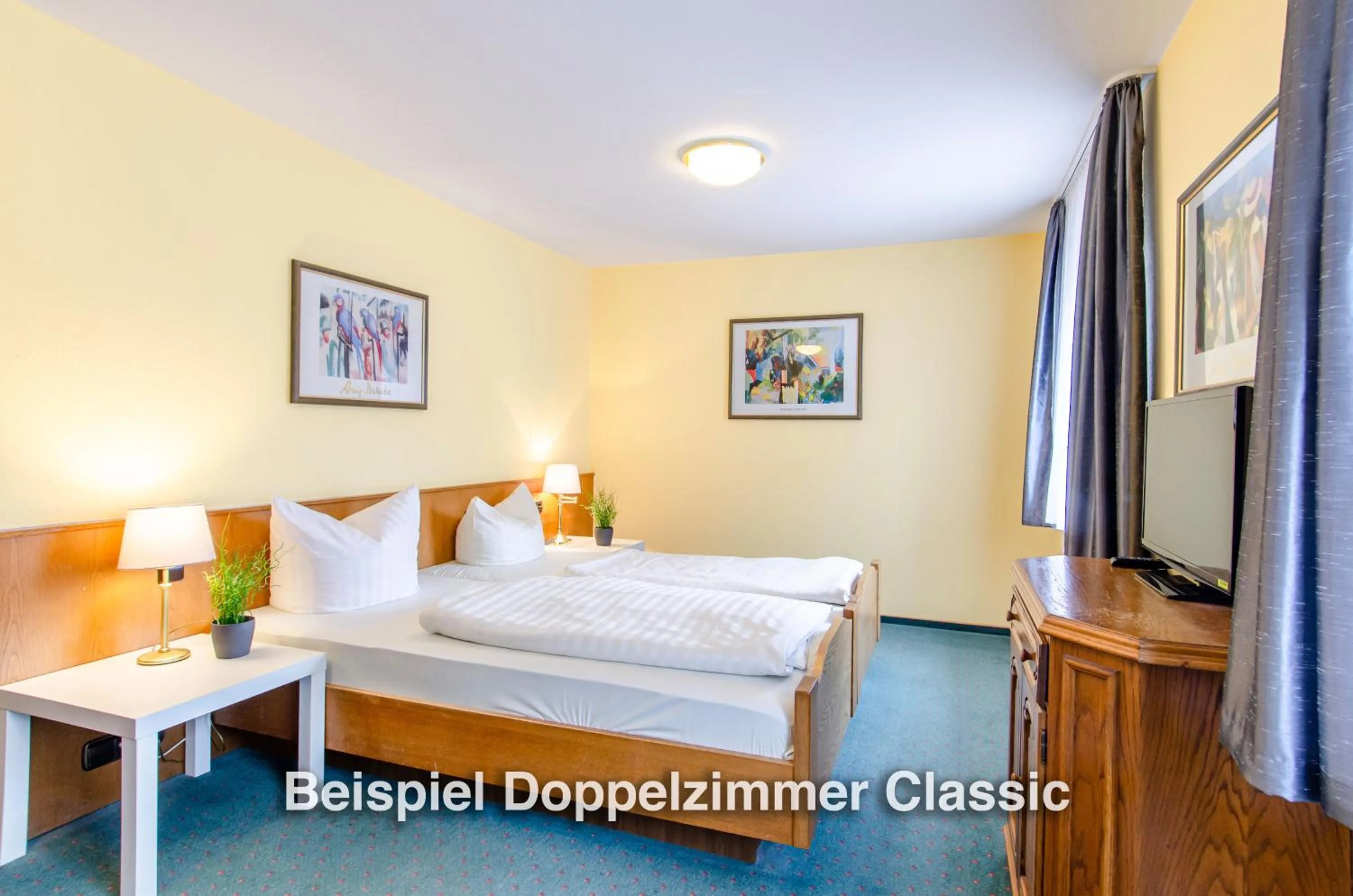 Photo of the whole room, Bed in Kurgarten-Hotel