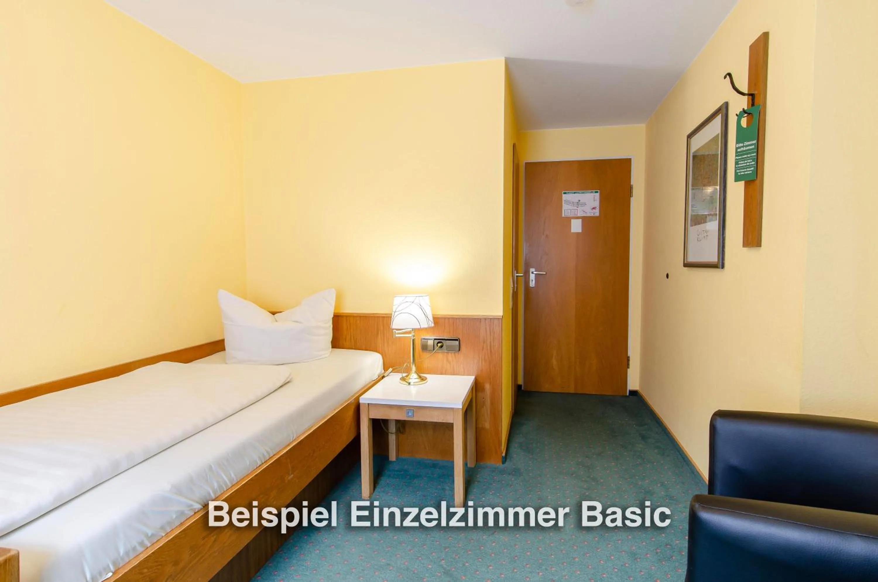 Photo of the whole room, Bed in Kurgarten-Hotel