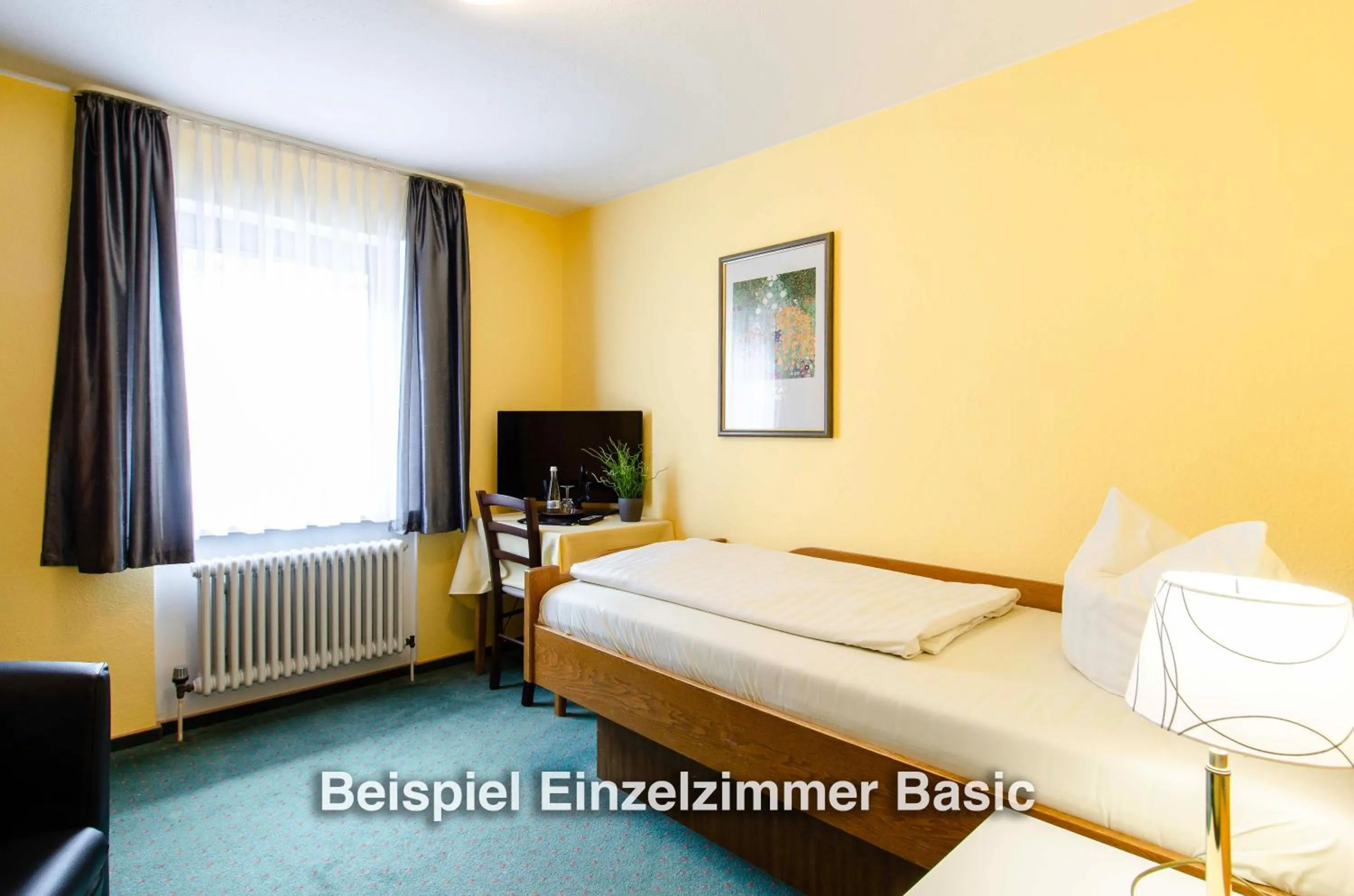 Photo of the whole room, Bed in Kurgarten-Hotel