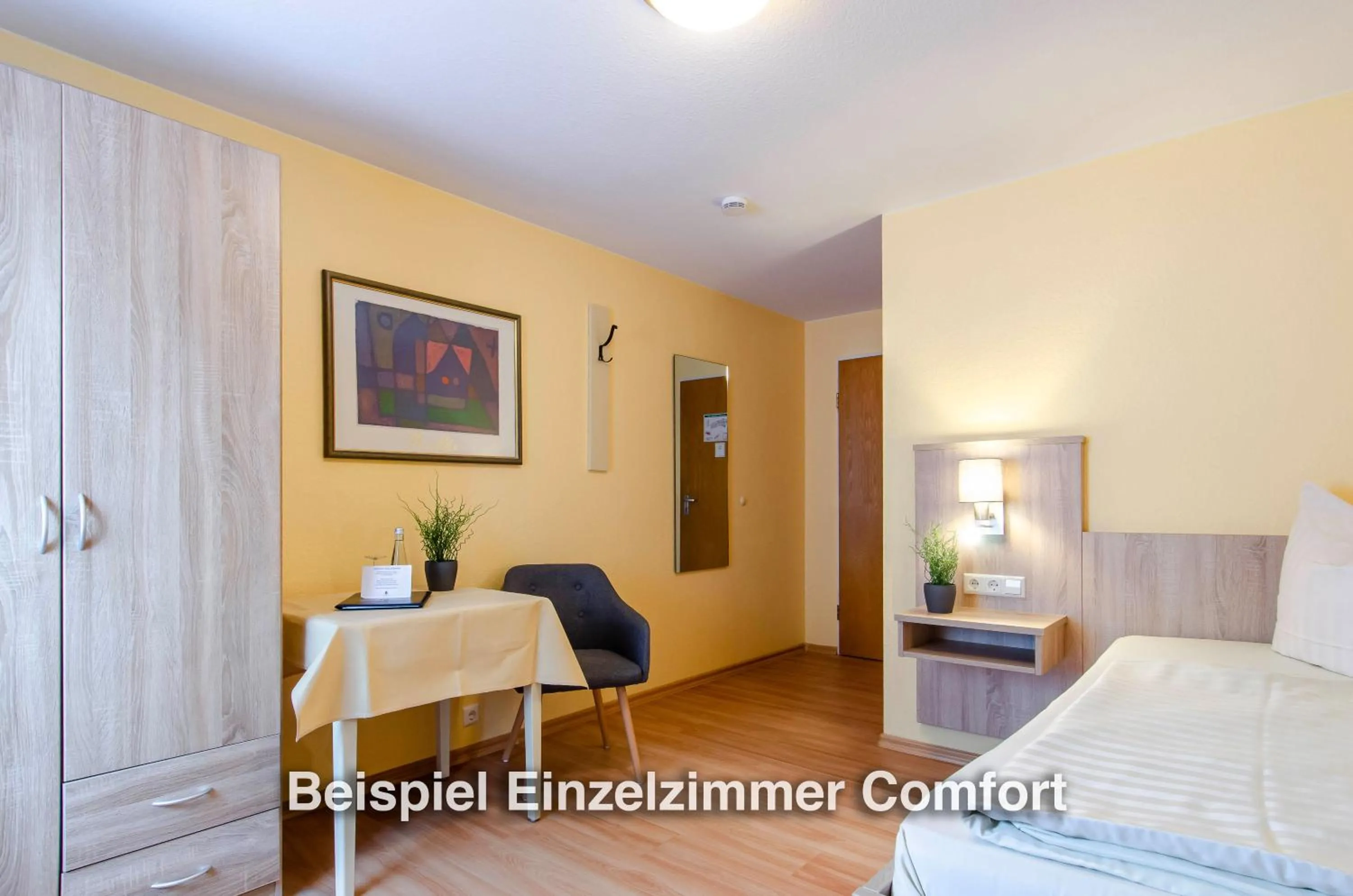 Photo of the whole room, Bed in Kurgarten-Hotel