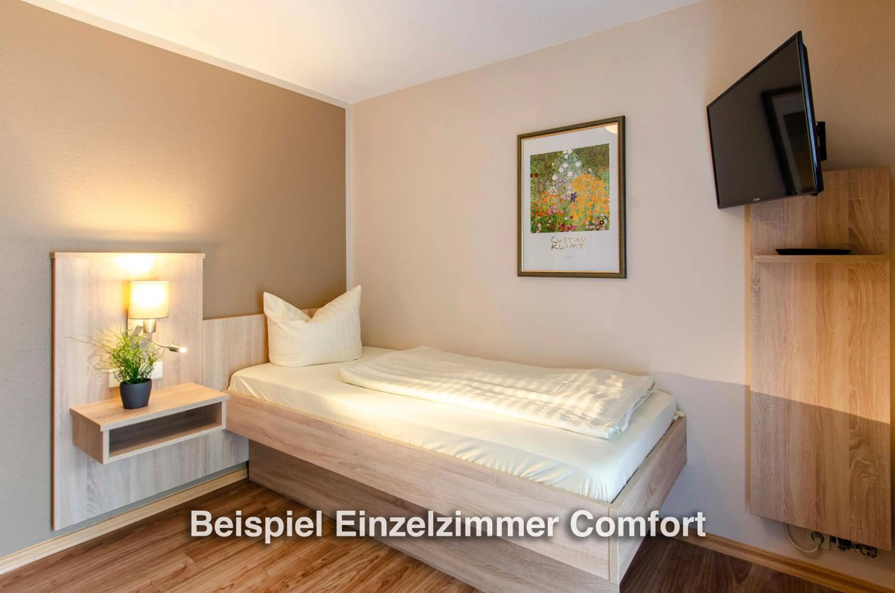 Photo of the whole room, Bed in Kurgarten-Hotel