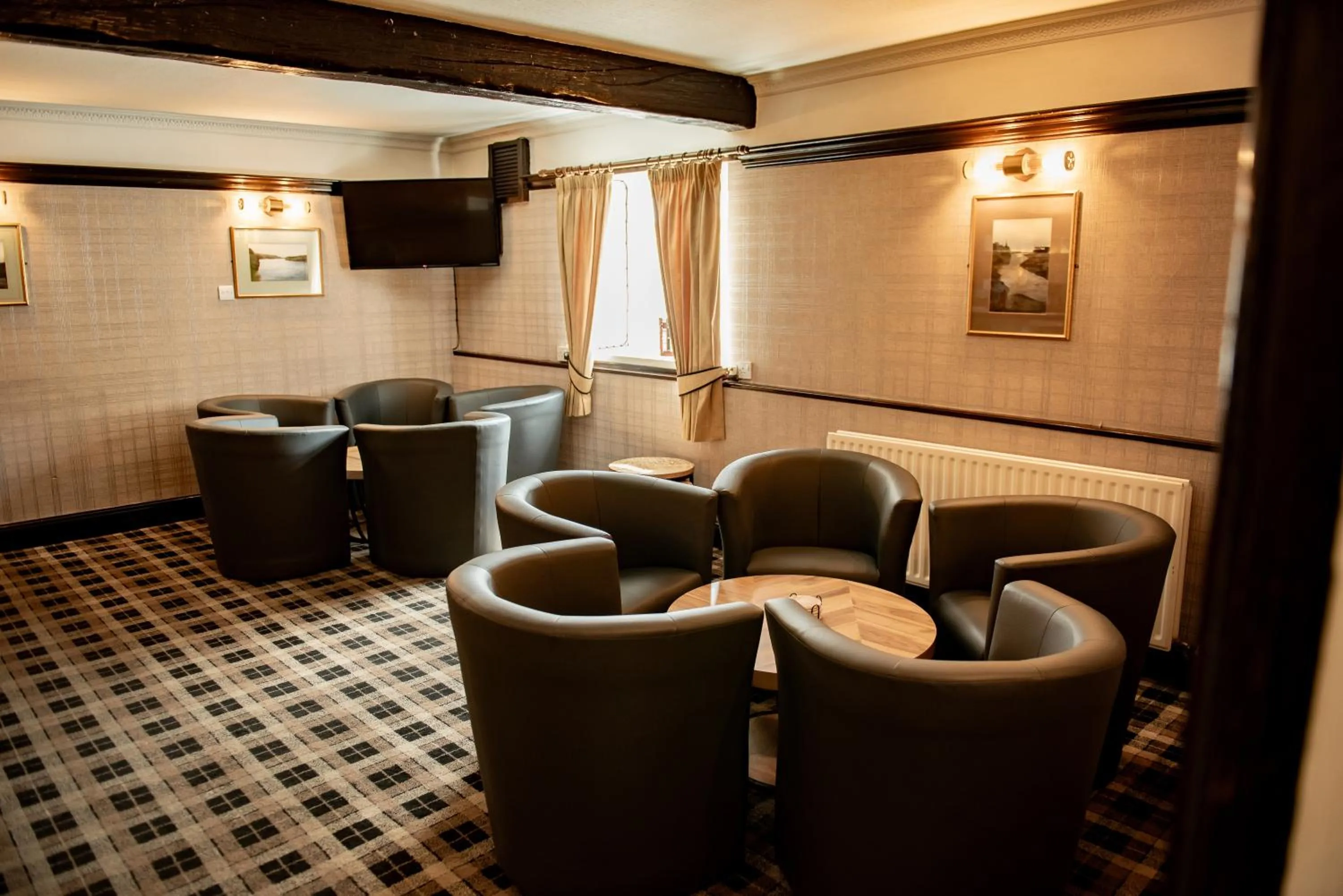 Lounge or bar in The Old Ginn House Inn