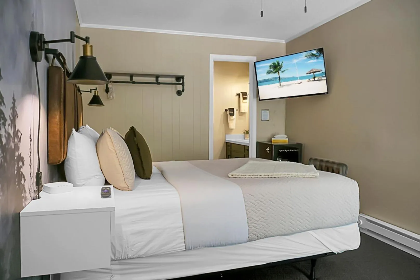 Bed in Hickory Falls Inn