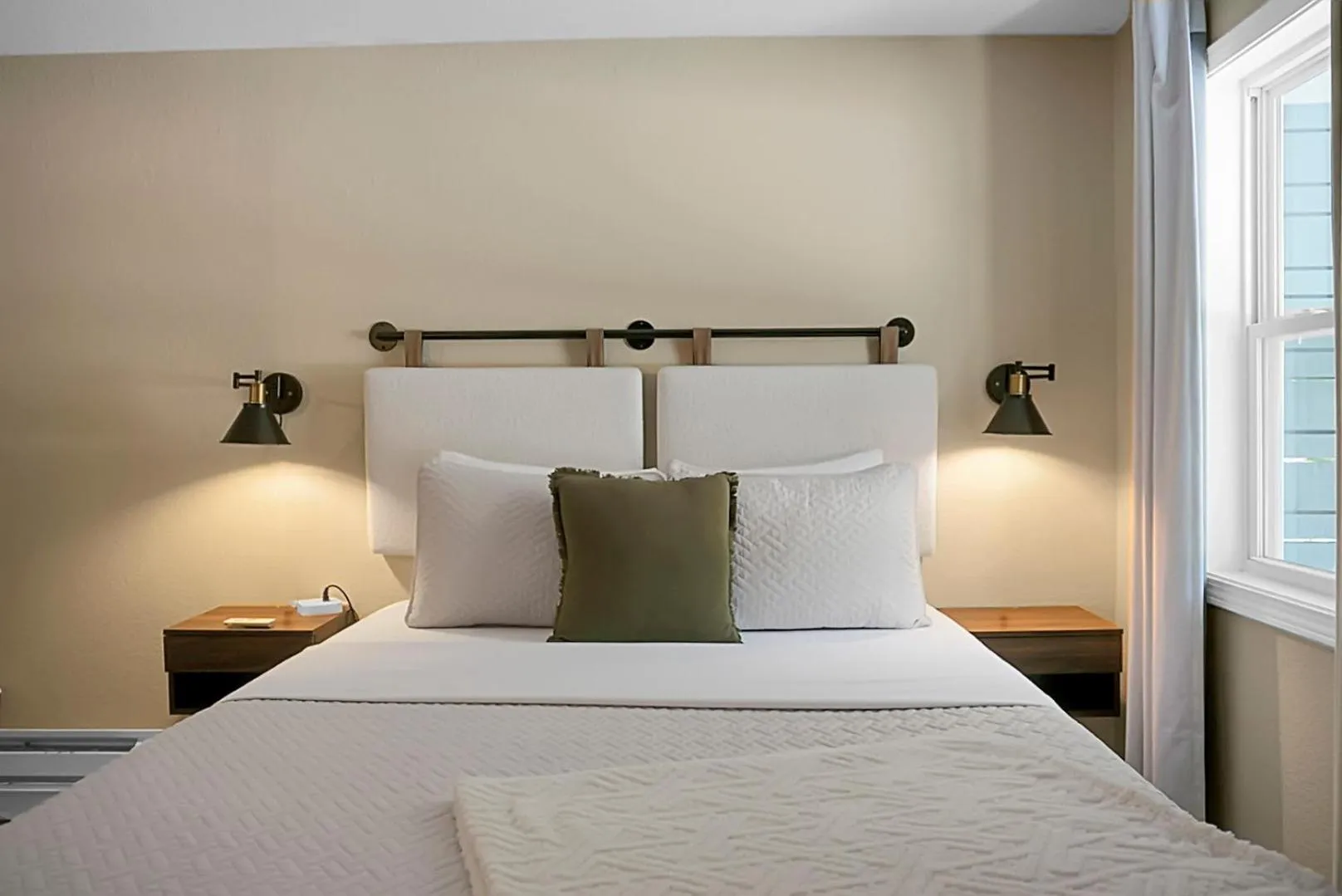 Bed in Hickory Falls Inn