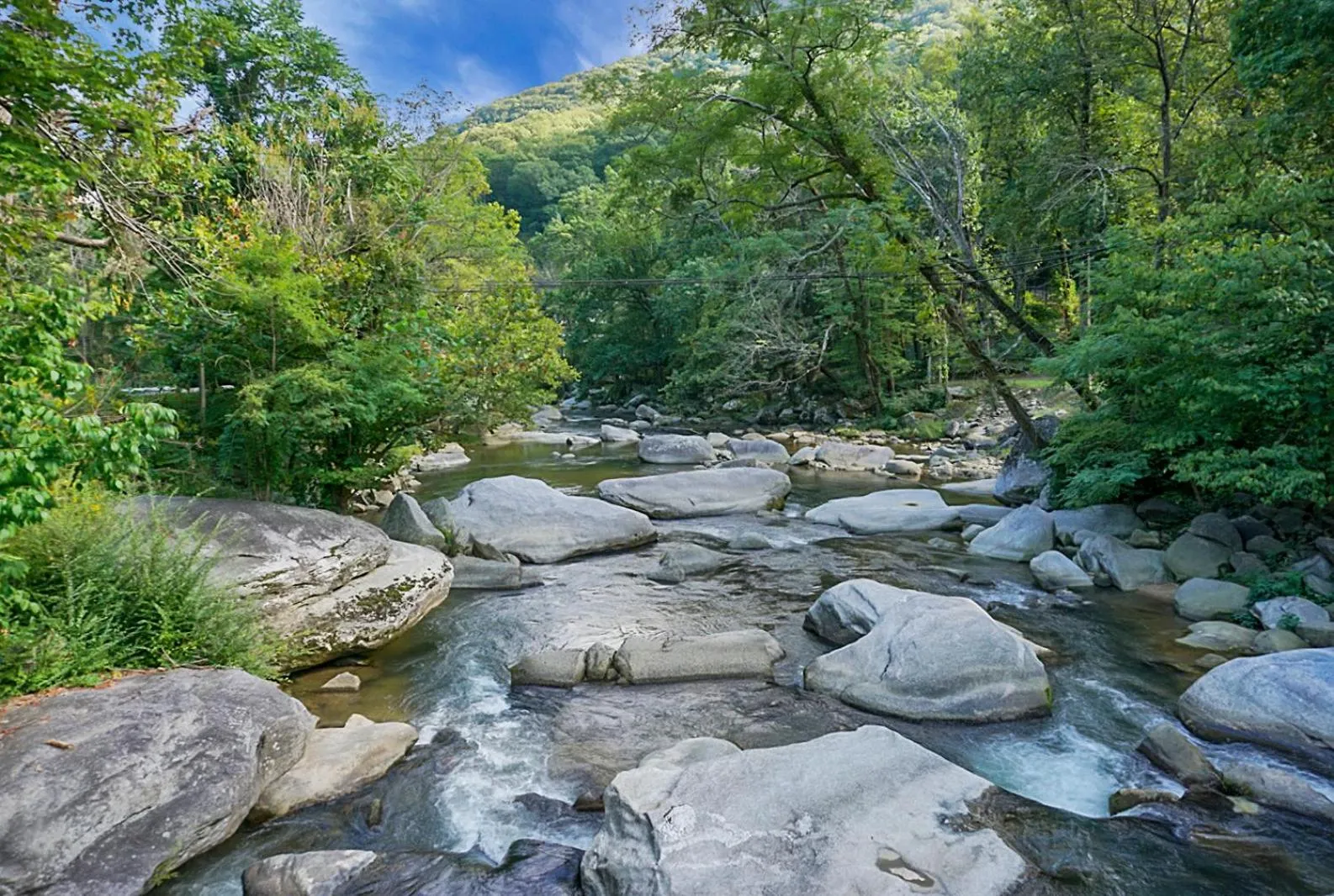 Natural landscape in Hickory Falls Inn