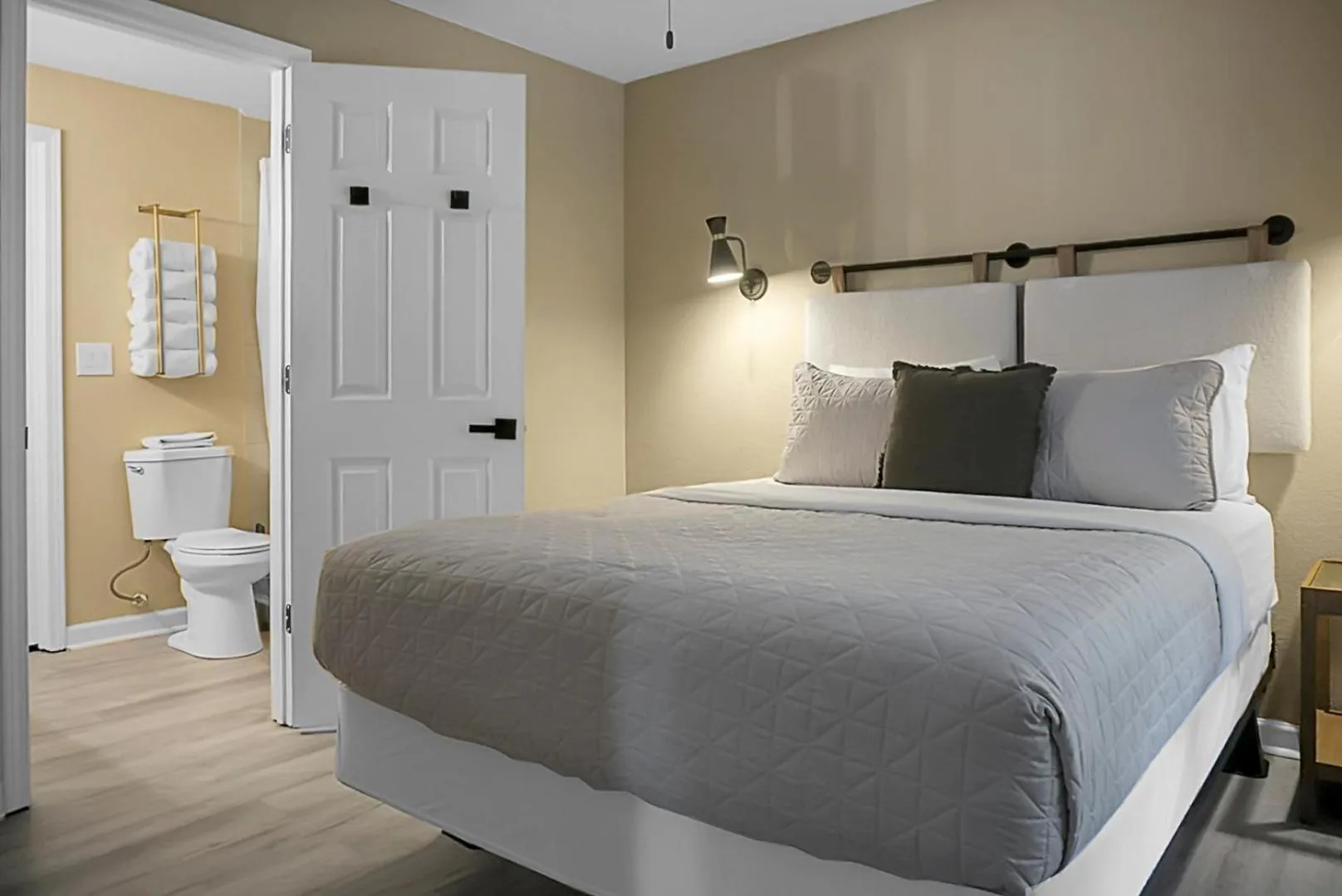 Bed in Hickory Falls Inn