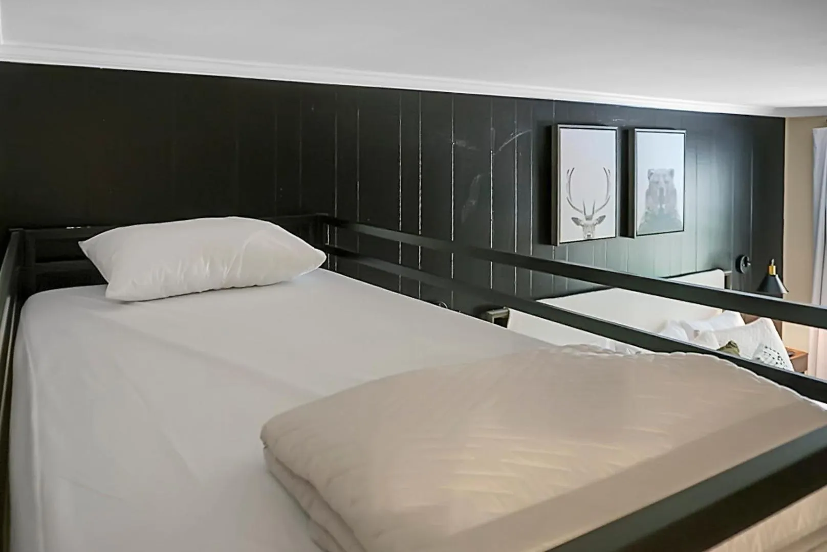 Bed in Hickory Falls Inn