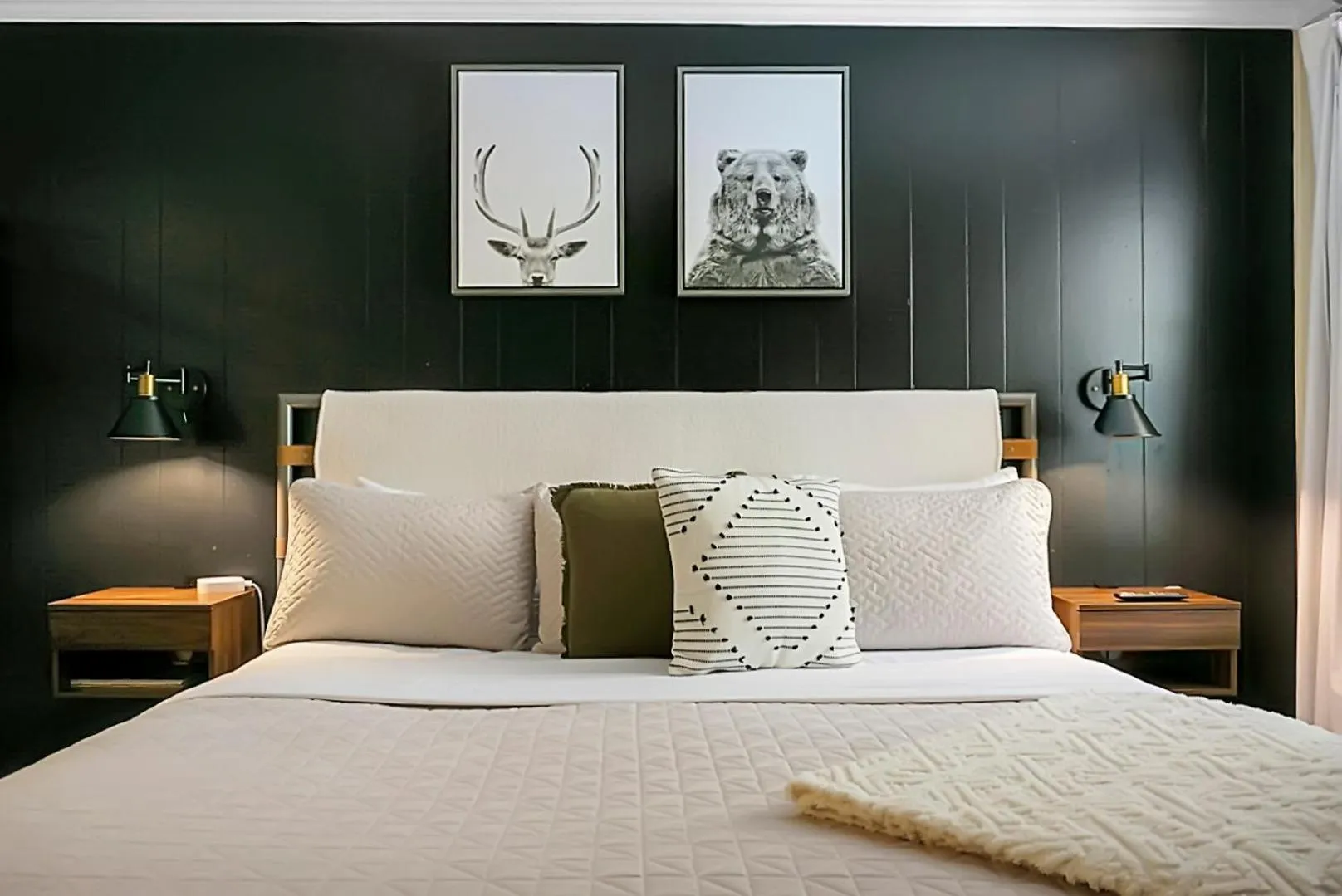 Bed in Hickory Falls Inn