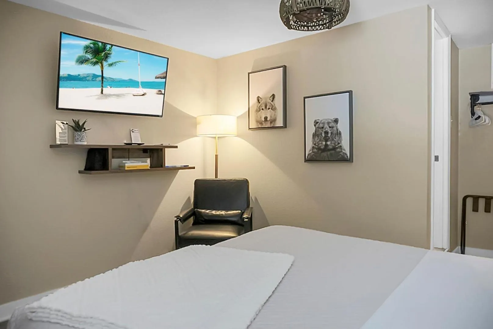 Bed in Hickory Falls Inn