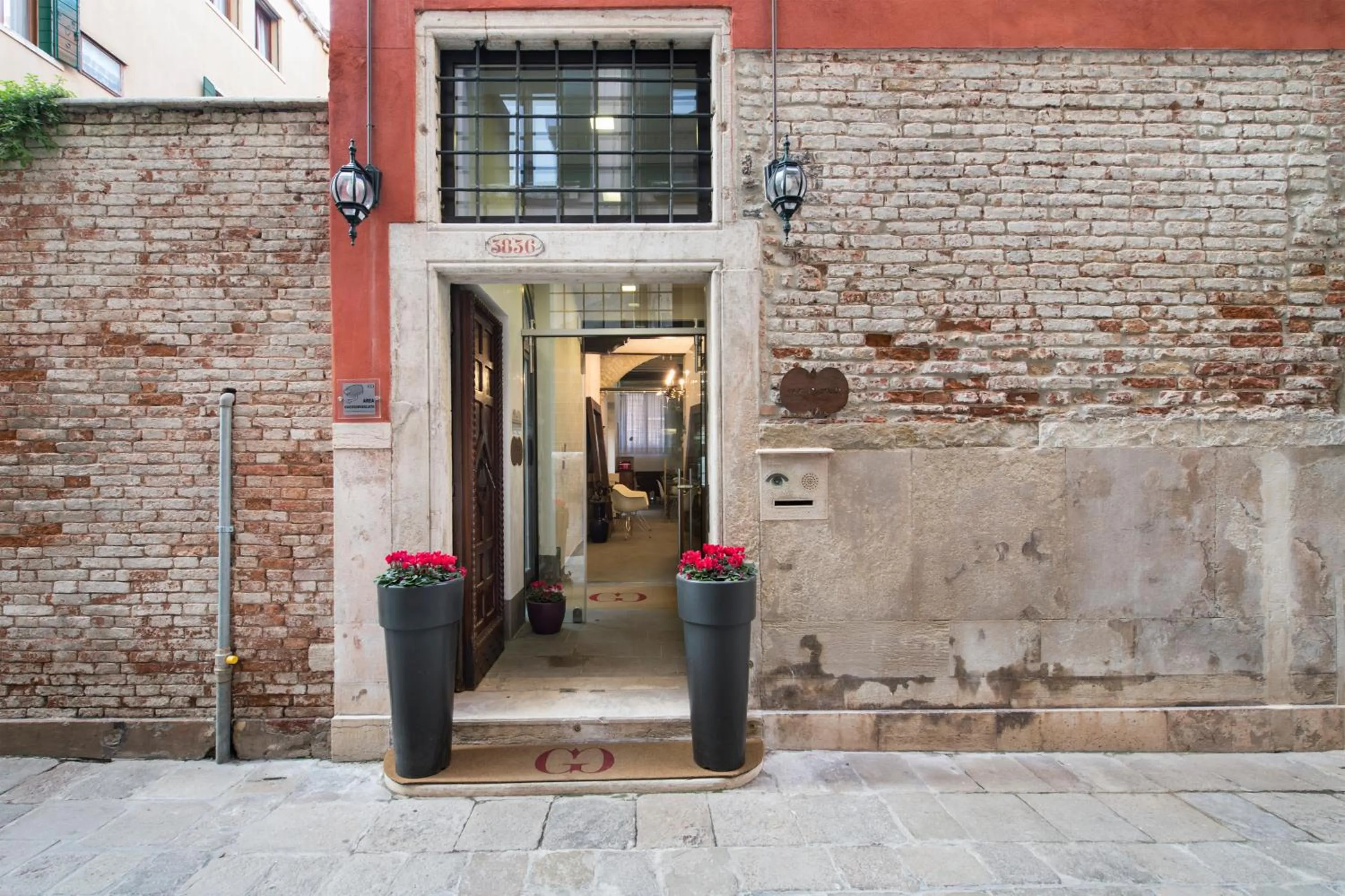 Facade/entrance in Corte Di Gabriela
