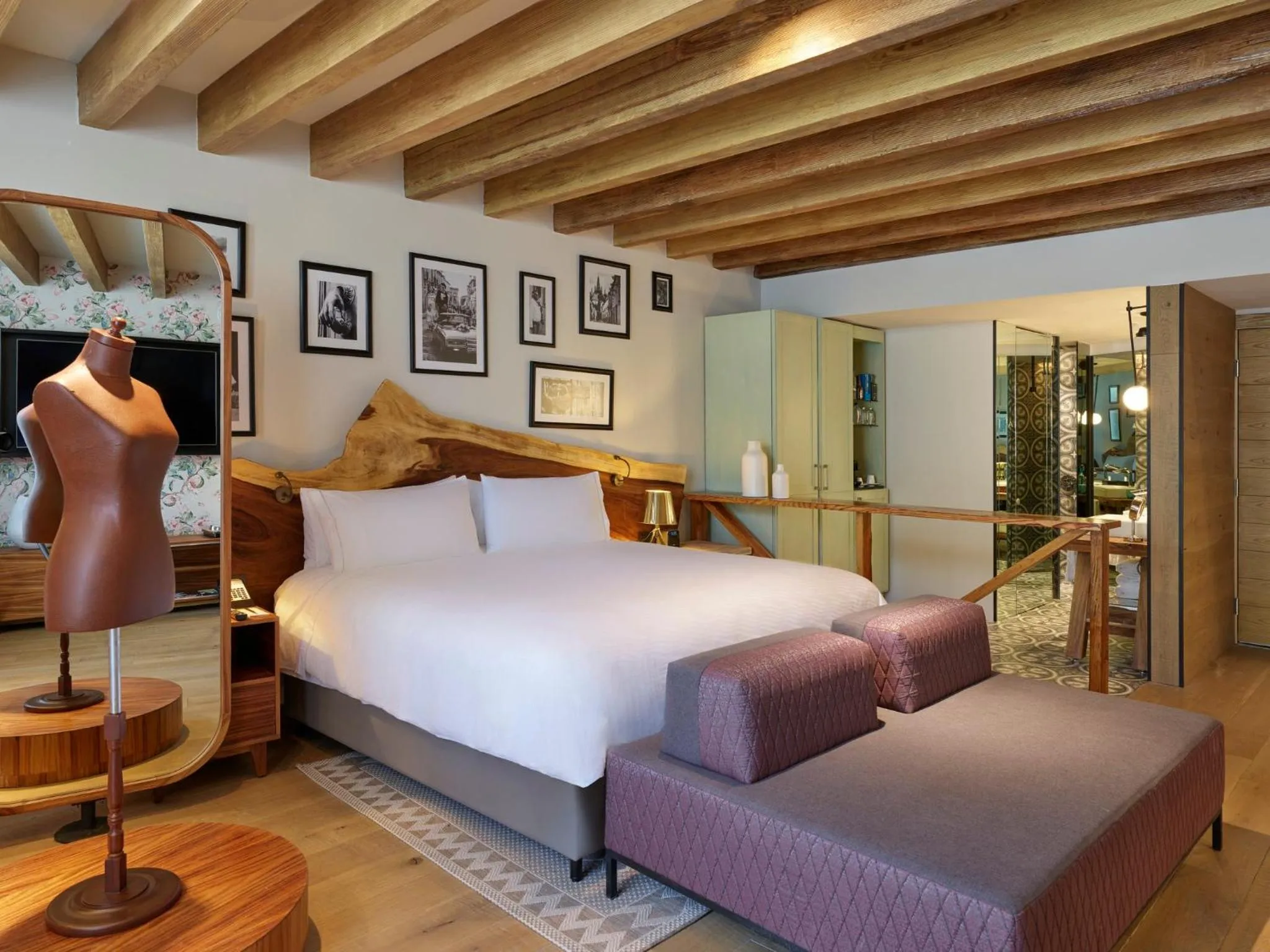 Photo of the whole room, Bed in Live Aqua San Miguel de Allende