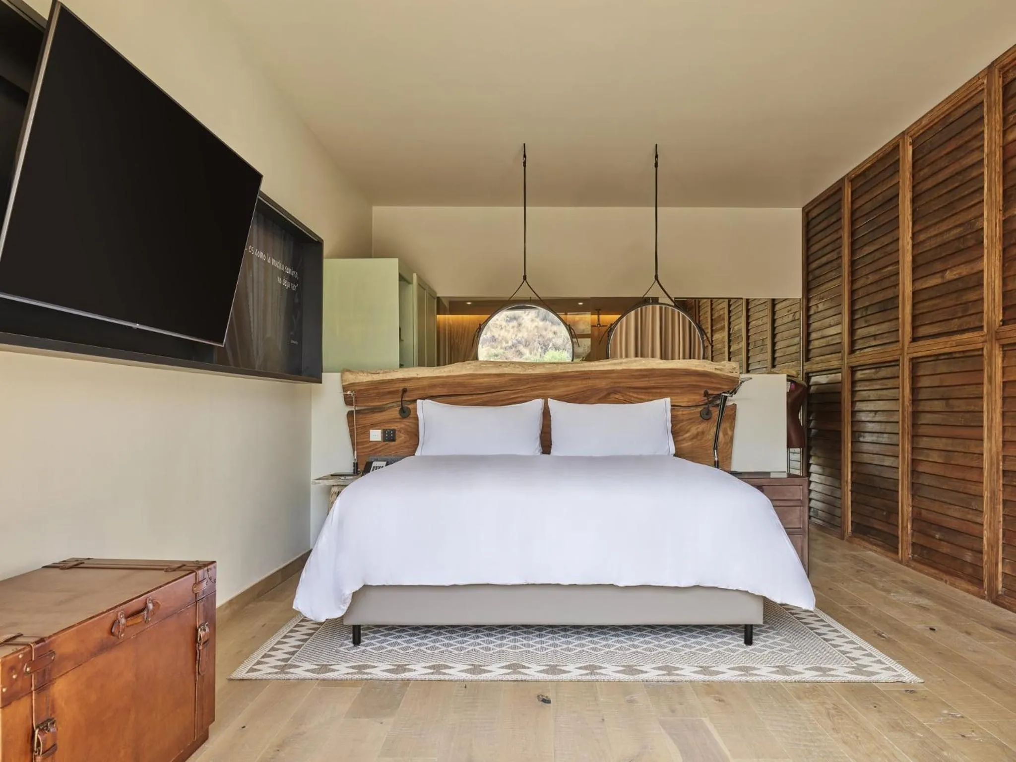 Photo of the whole room, Bed in Live Aqua San Miguel de Allende