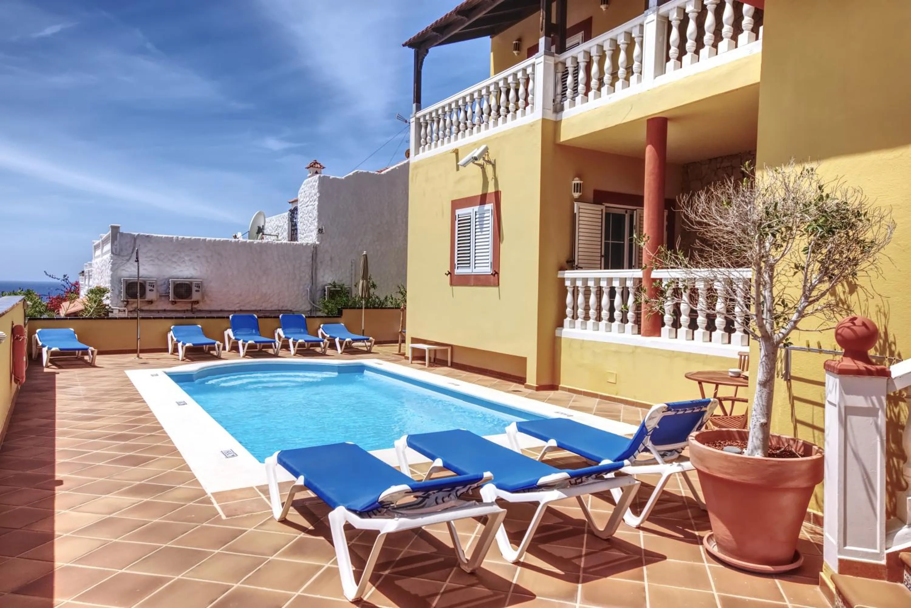 Swimming pool in Hotel La Colina