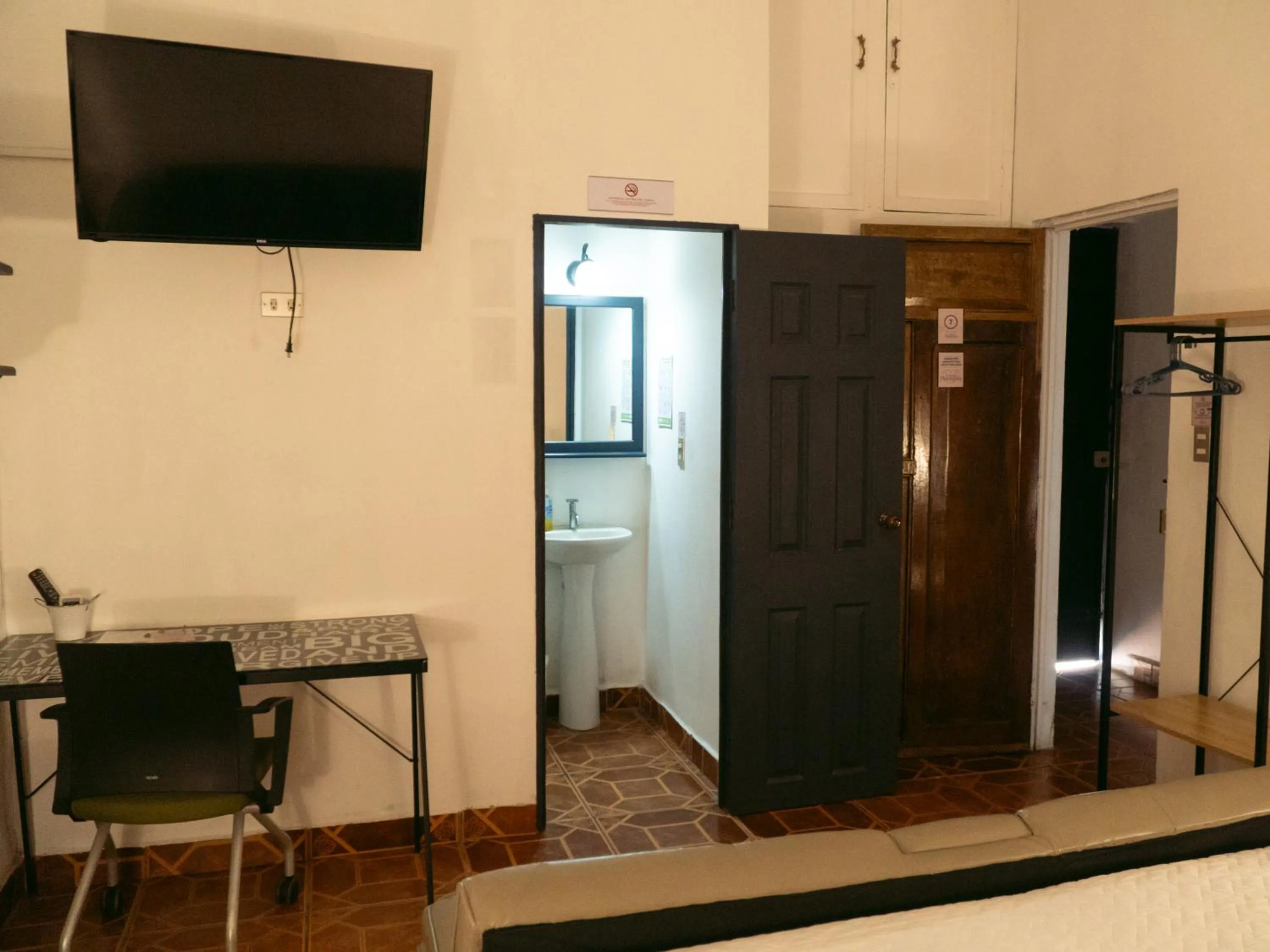 Bathroom in La Casa de Mamapán Hotel Colonial Ahuachapan