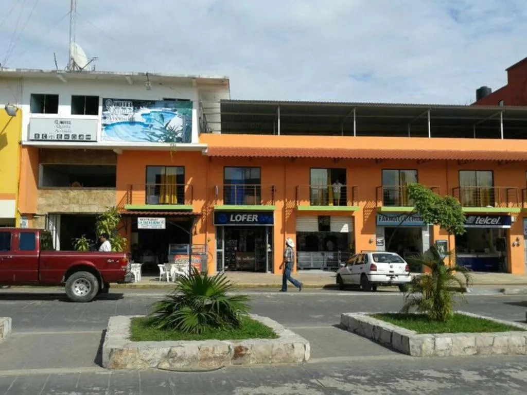 Facade/entrance in Hotel Quinta Avenida