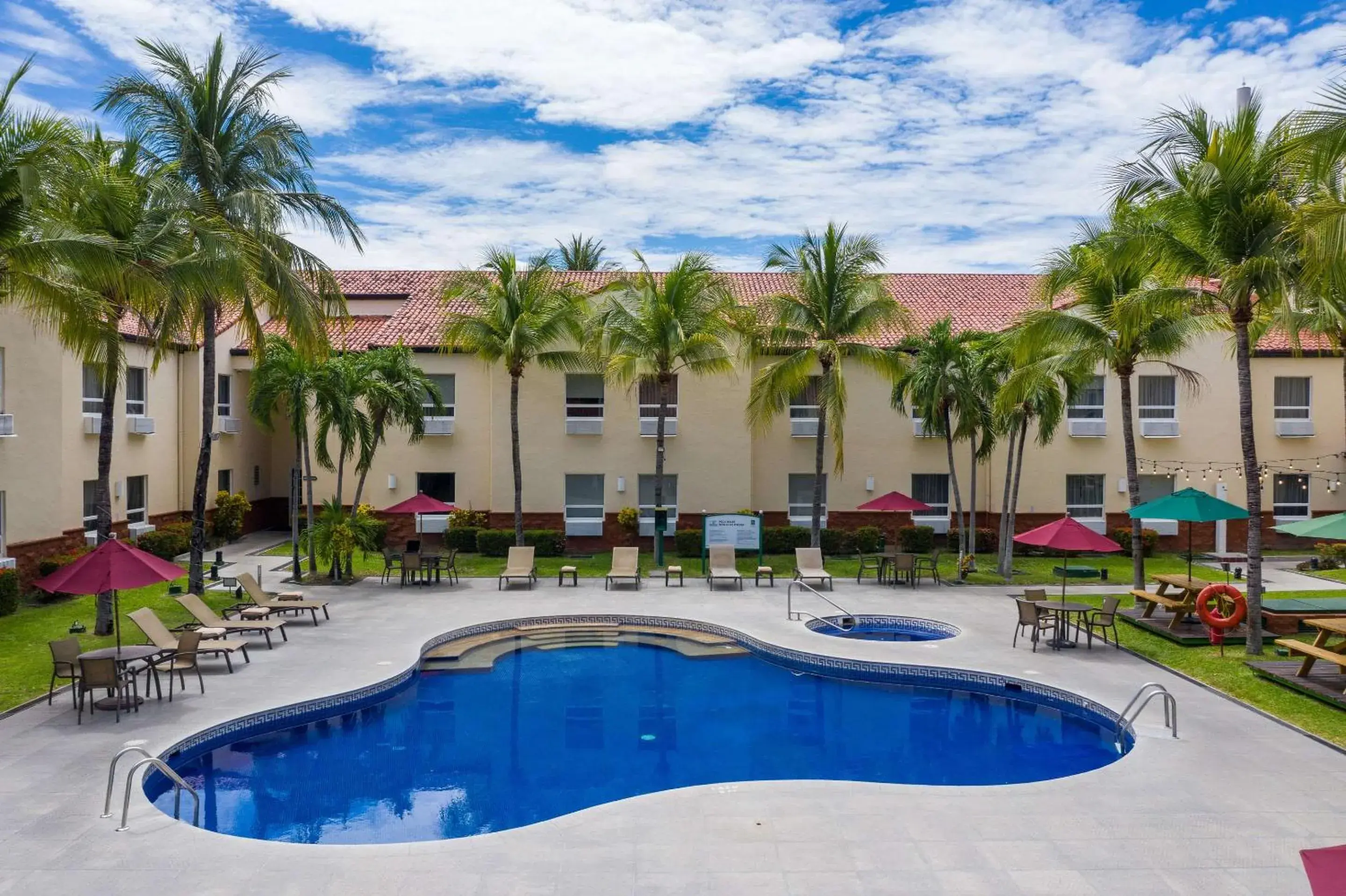 Property building in Quality Hotel Real Aeropuerto San Salvador Property building in Quality Hotel Real Aeropuerto San Salvador