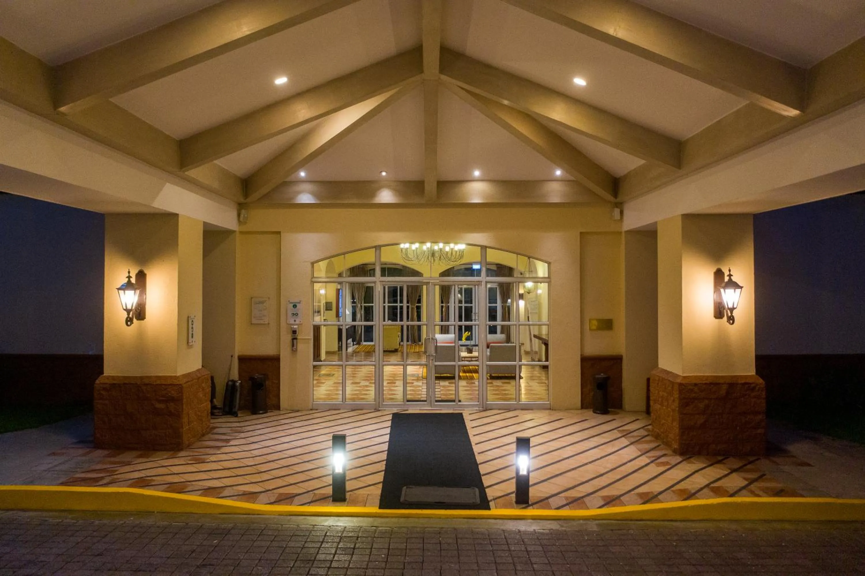 Facade/entrance in Quality Hotel Real Aeropuerto San Salvador