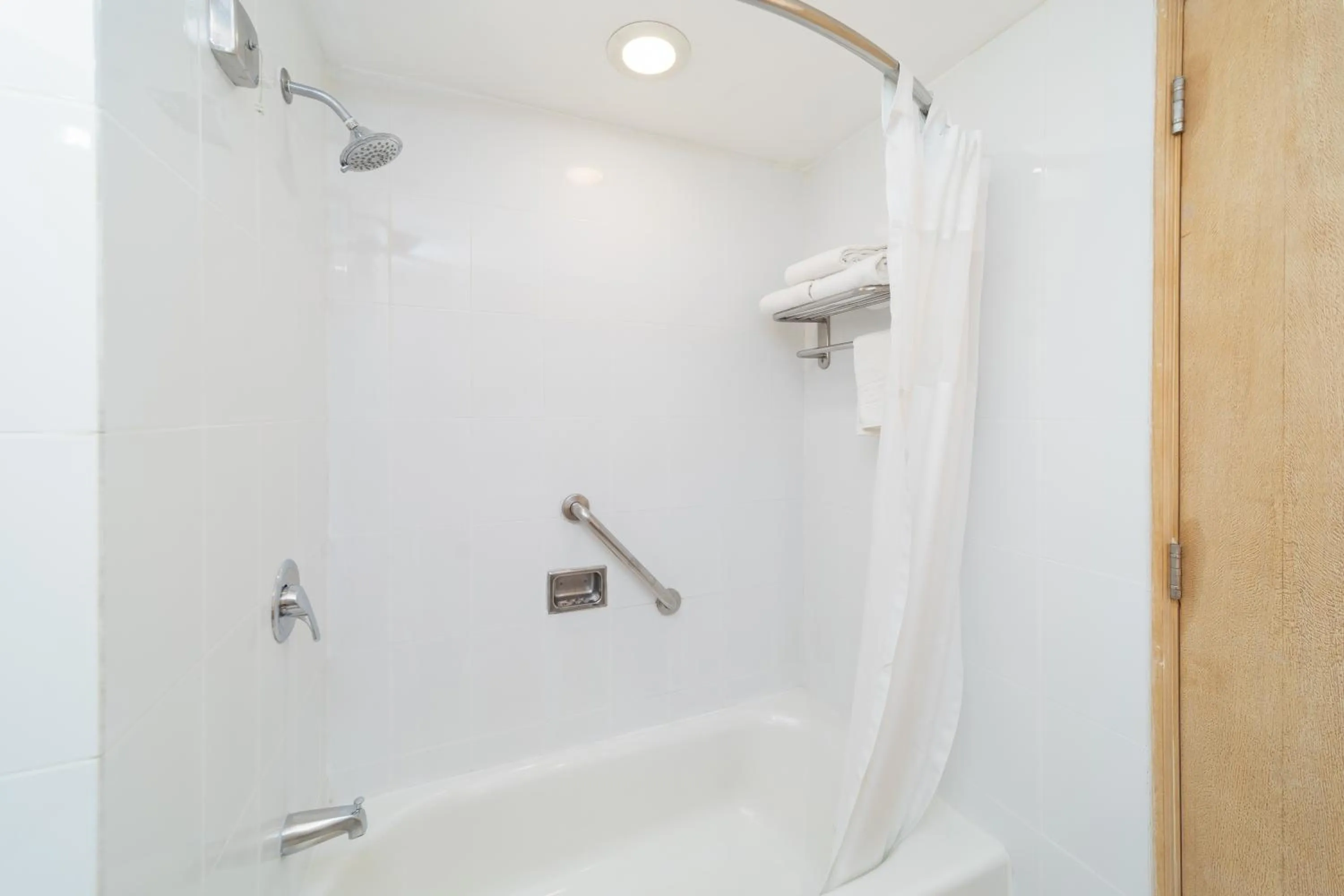 Shower in Quality Hotel Real Aeropuerto San Salvador