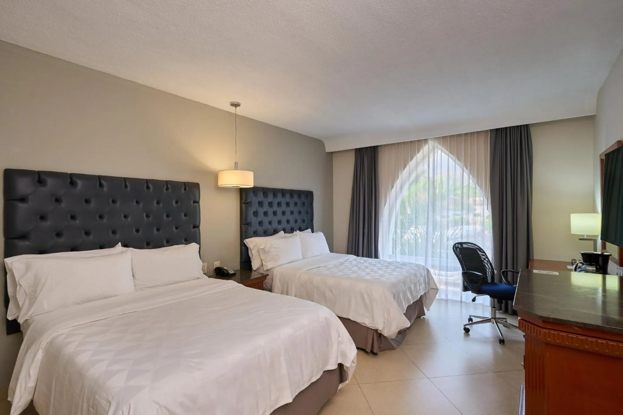 Photo of the whole room, Bed in Holiday Inn Tuxtla Gutierrez by IHG