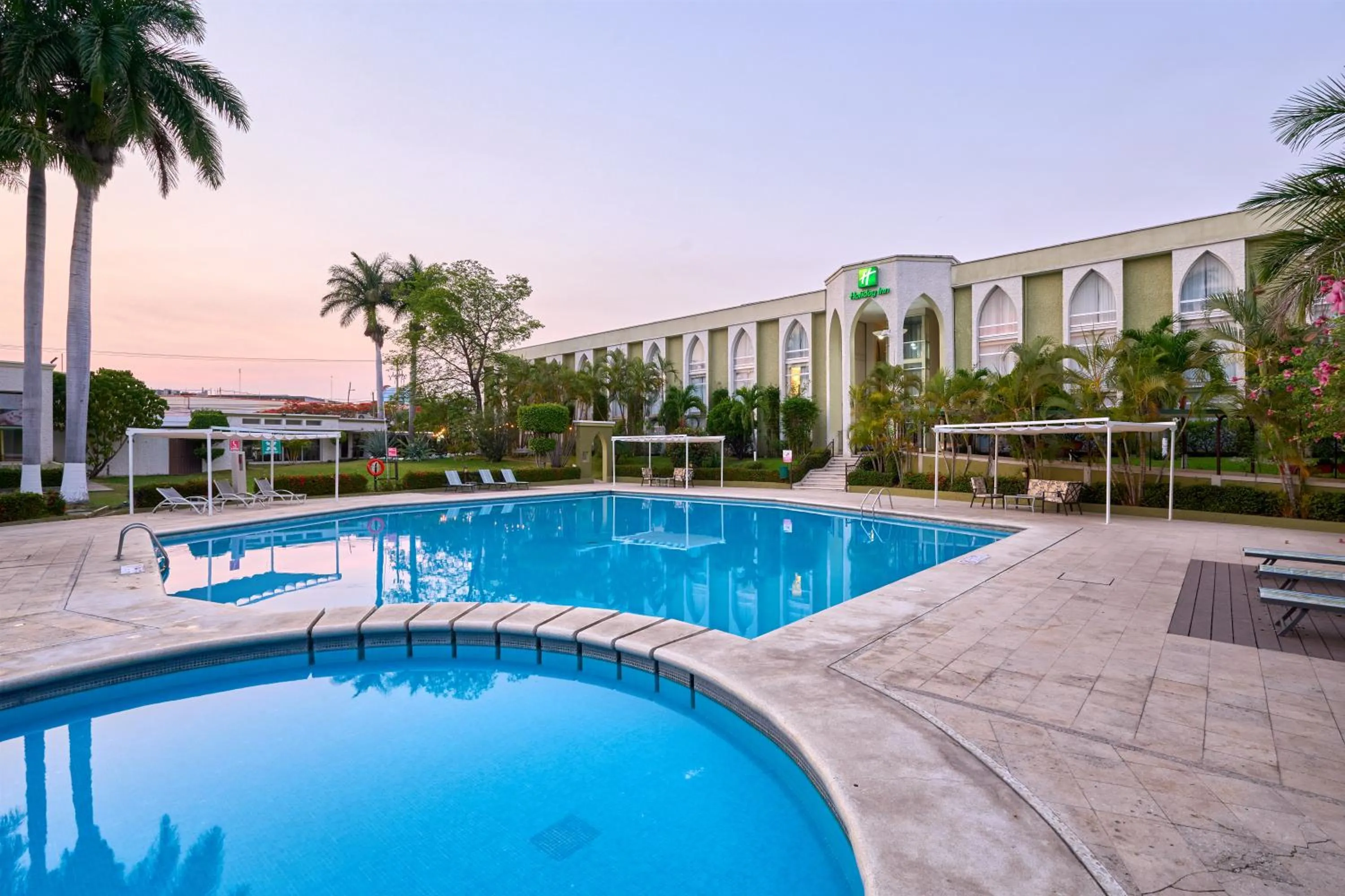 Swimming pool in Holiday Inn Tuxtla Gutierrez by IHG