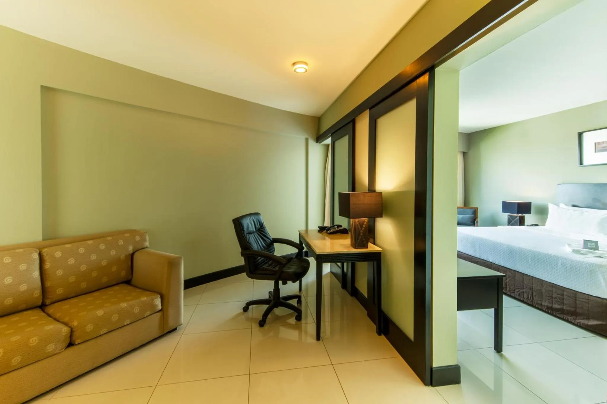 Photo of the whole room, Bed in Crowne Plaza Villahermosa by IHG