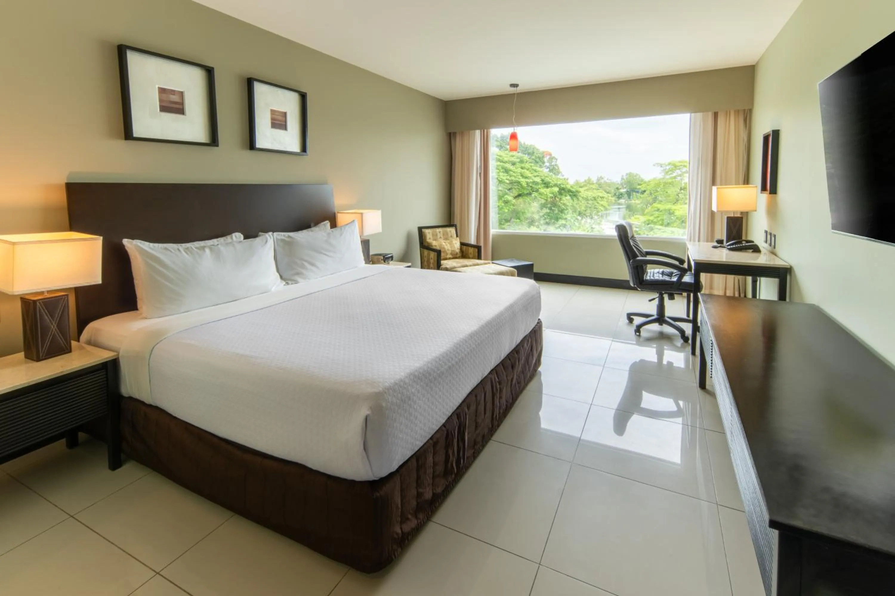 Bed in Crowne Plaza Villahermosa by IHG