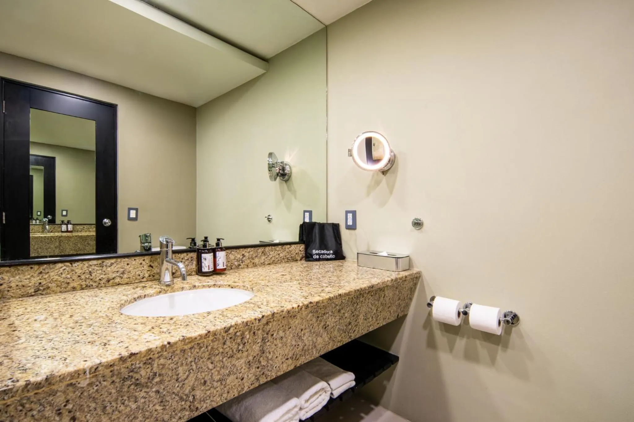 Photo of the whole room in Crowne Plaza Villahermosa by IHG