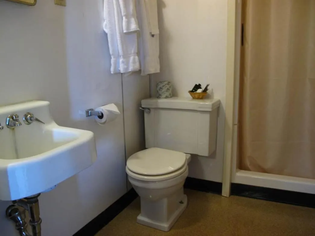 Bathroom in Glacier Park Lodge