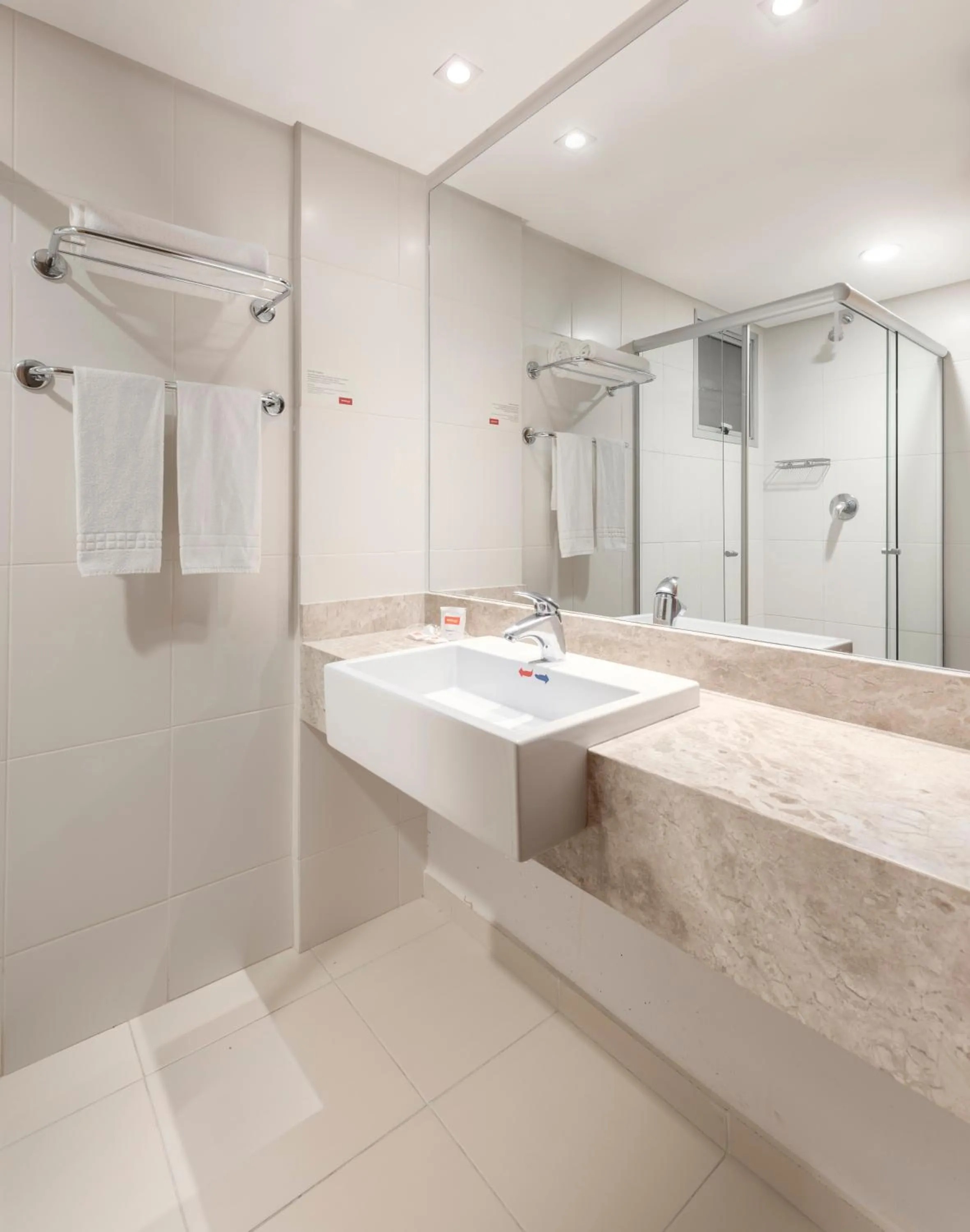 Shower in Monreale Plus São José dos Campos