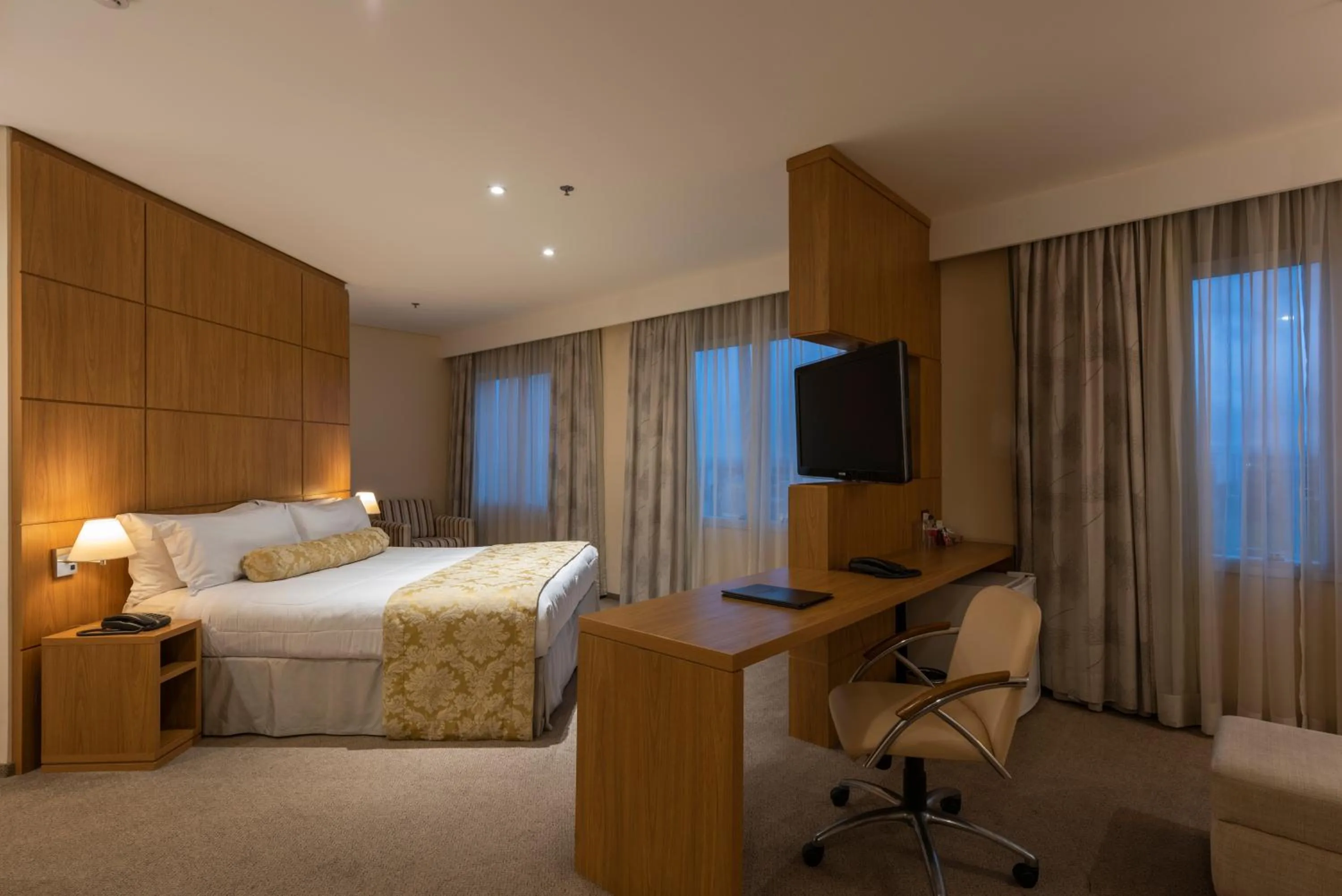 Communal lounge/ TV room, Bed in Monreale Plus São José dos Campos