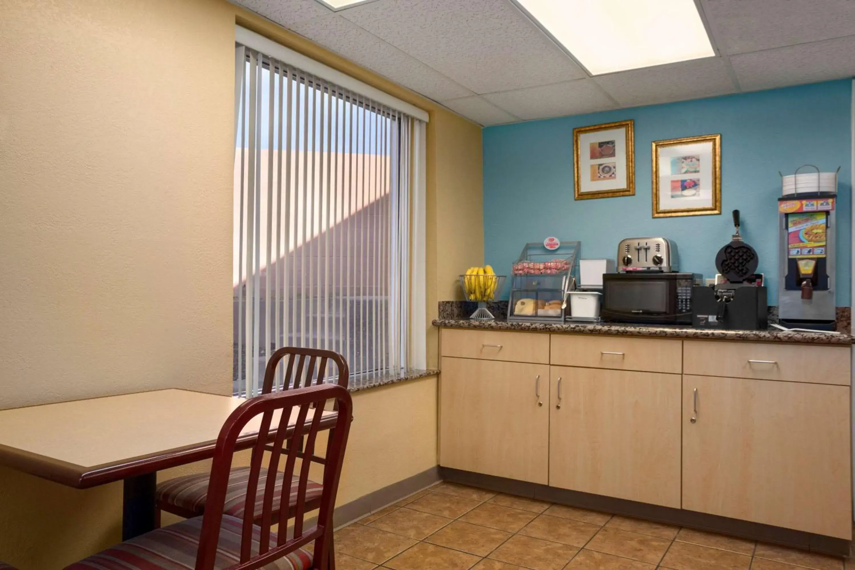 Restaurant/places to eat in Super 8 by Wyndham Austin Downtown/Capitol Area Restaurant/places to eat in Super 8 by Wyndham Austin Downtown/Capitol Area
