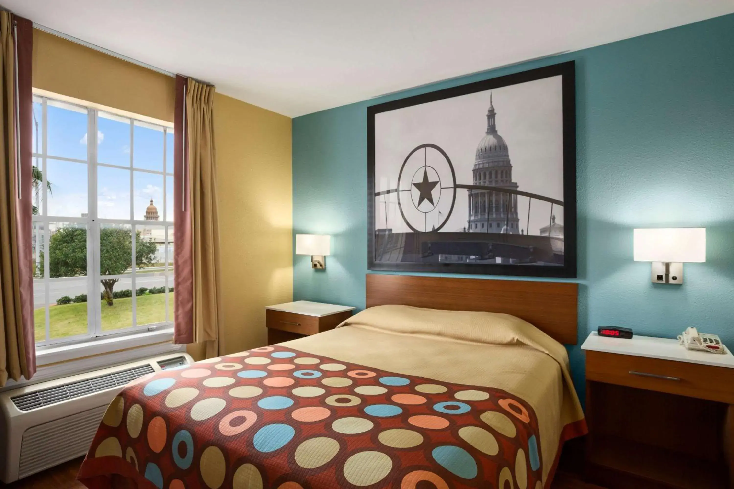 On site, Bed in Super 8 by Wyndham Austin Downtown/Capitol Area On site, Bed in Super 8 by Wyndham Austin Downtown/Capitol Area