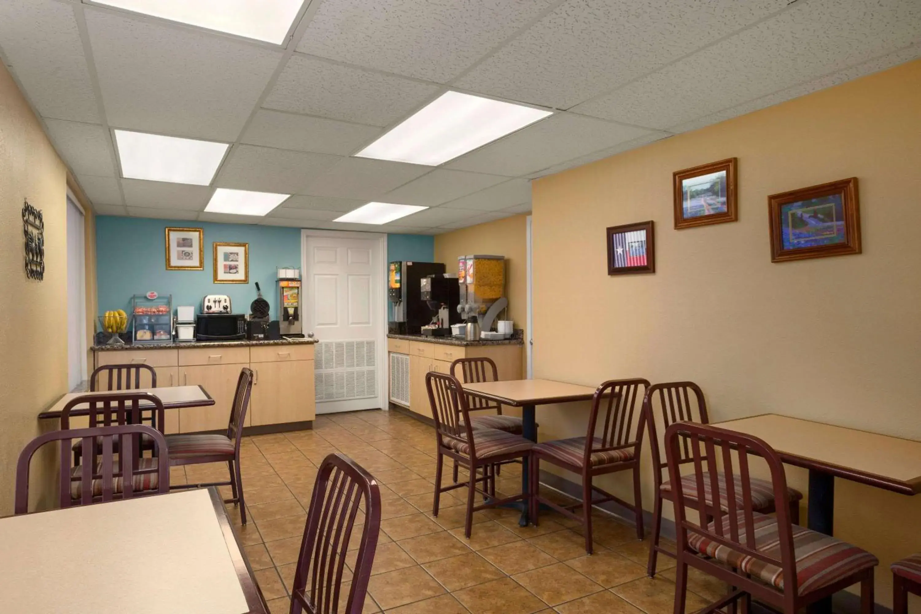 Restaurant/places to eat in Super 8 by Wyndham Austin Downtown/Capitol Area Restaurant/places to eat in Super 8 by Wyndham Austin Downtown/Capitol Area