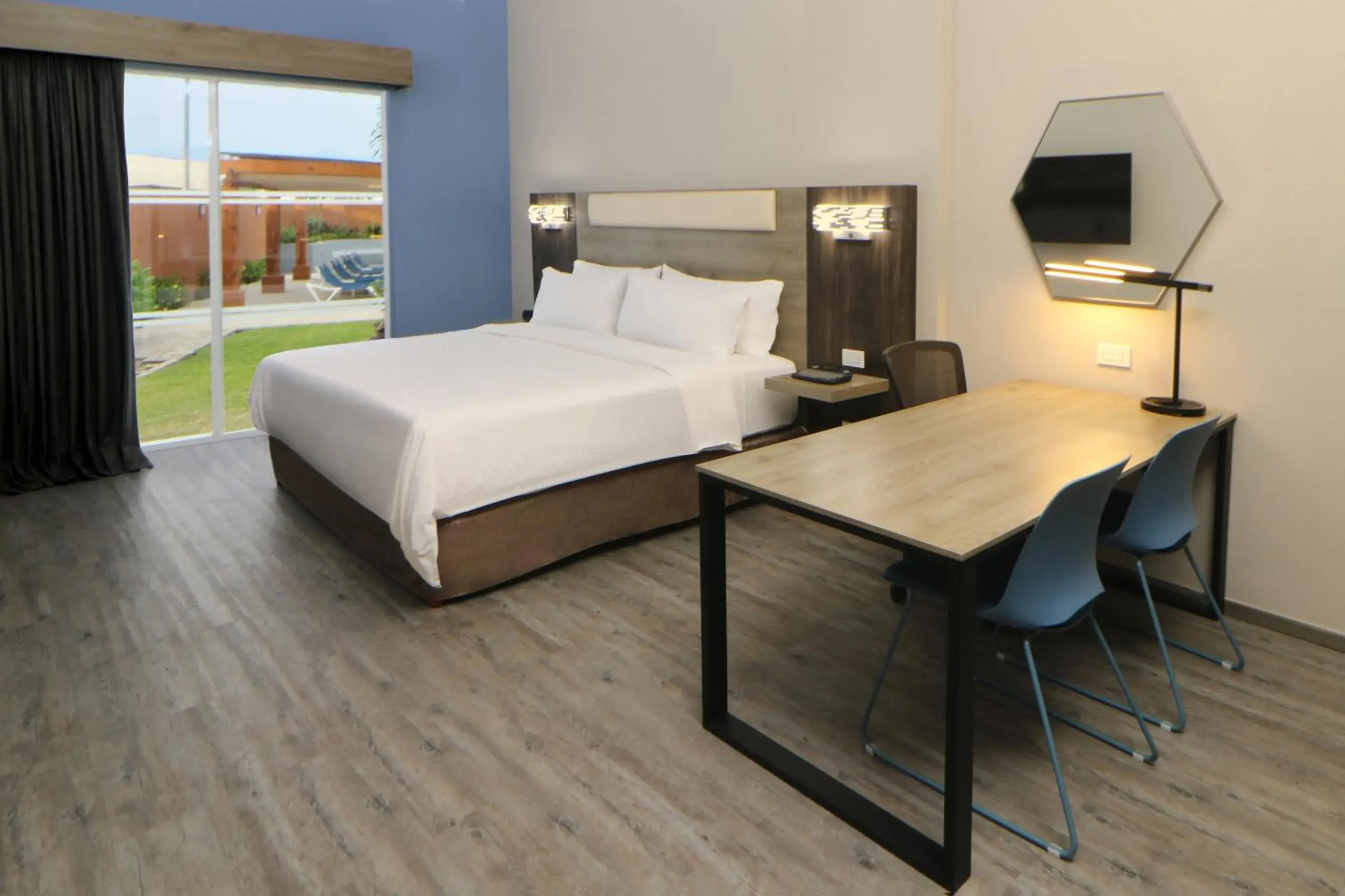 Photo of the whole room, Bed in Holiday Inn Express Manzanillo by IHG Photo of the whole room, Bed in Holiday Inn Express Manzanillo by IHG