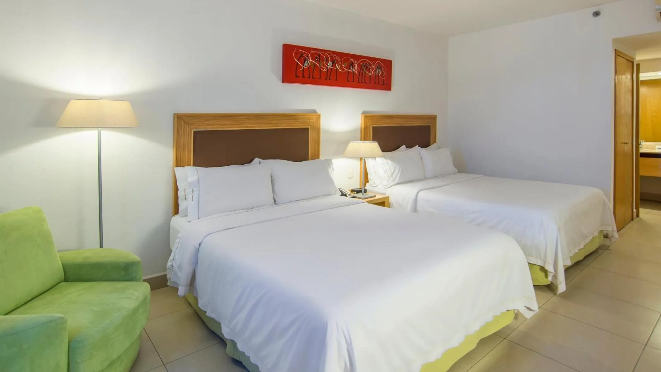 Photo of the whole room, Bed in Holiday Inn Express Manzanillo by IHG