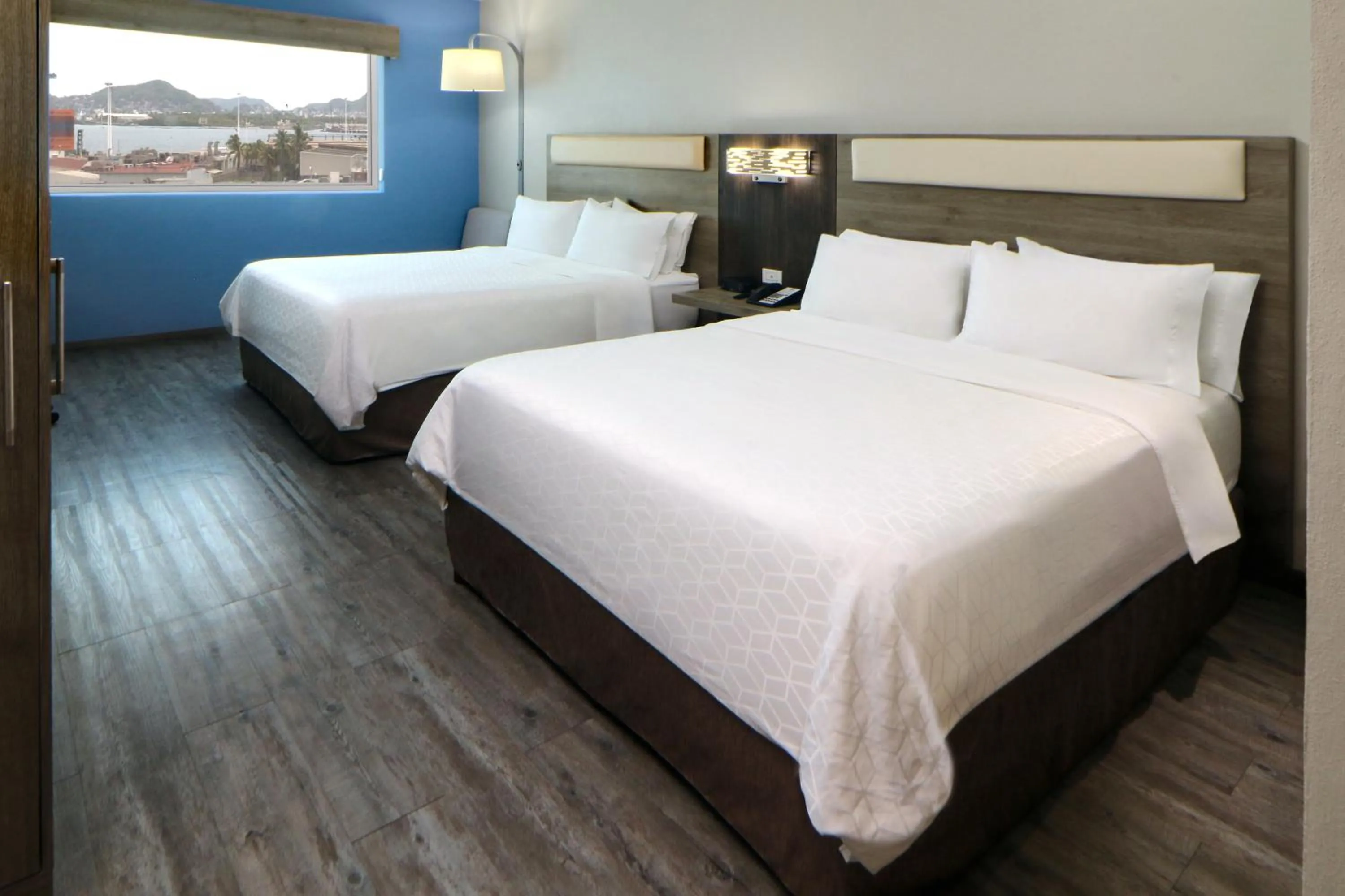 Photo of the whole room, Bed in Holiday Inn Express Manzanillo by IHG
