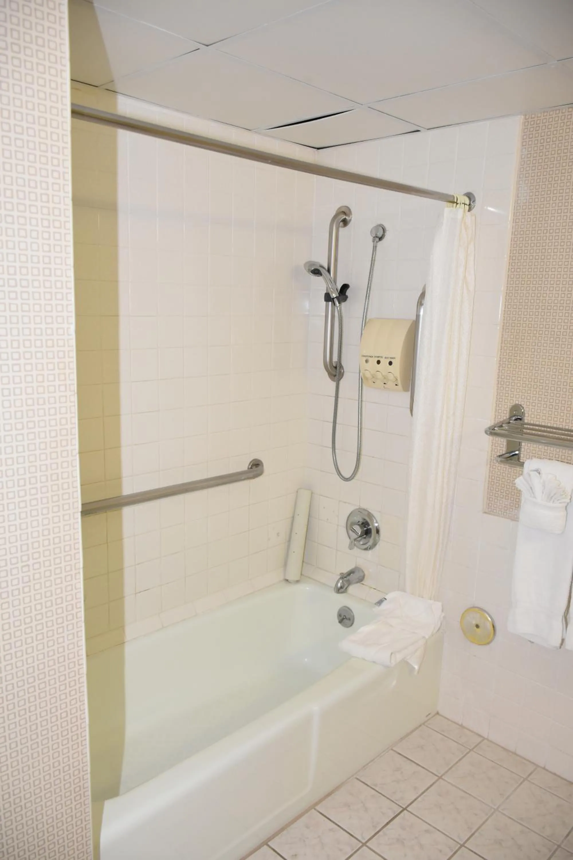 Bathroom in Ontario Airport Inn