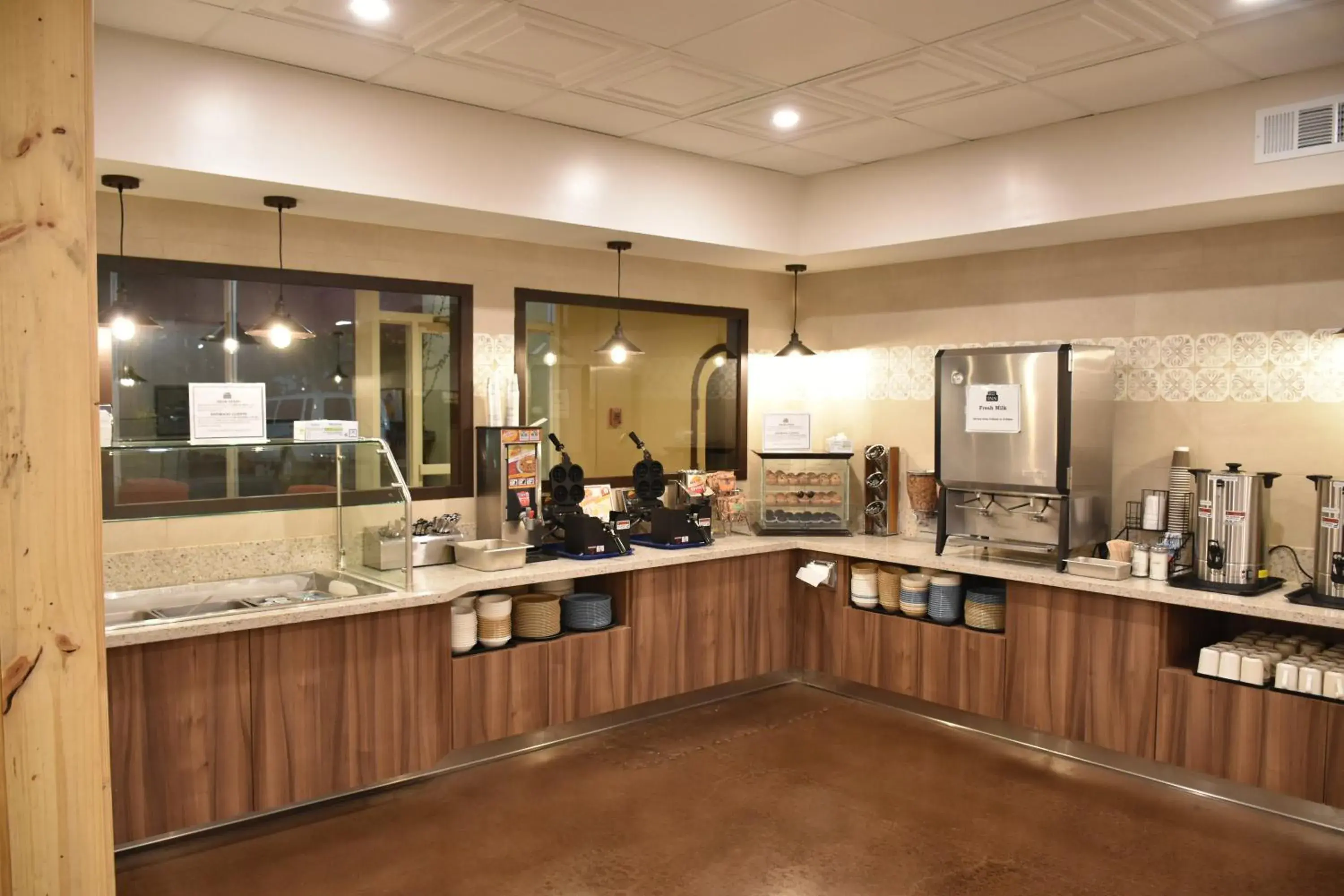 Breakfast in Ontario Airport Inn Breakfast in Ontario Airport Inn