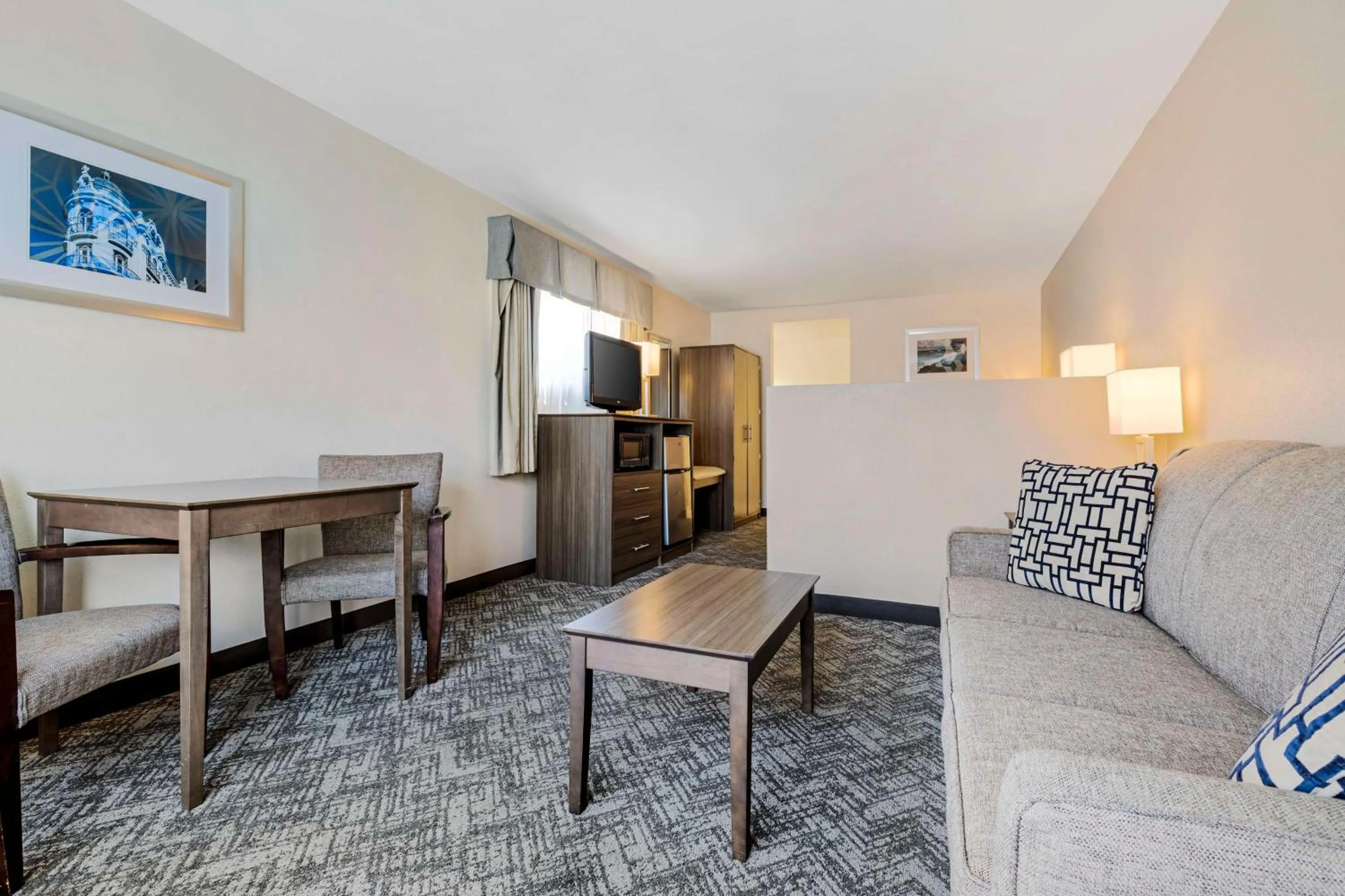 Bedroom in Best Western Santee Lodge