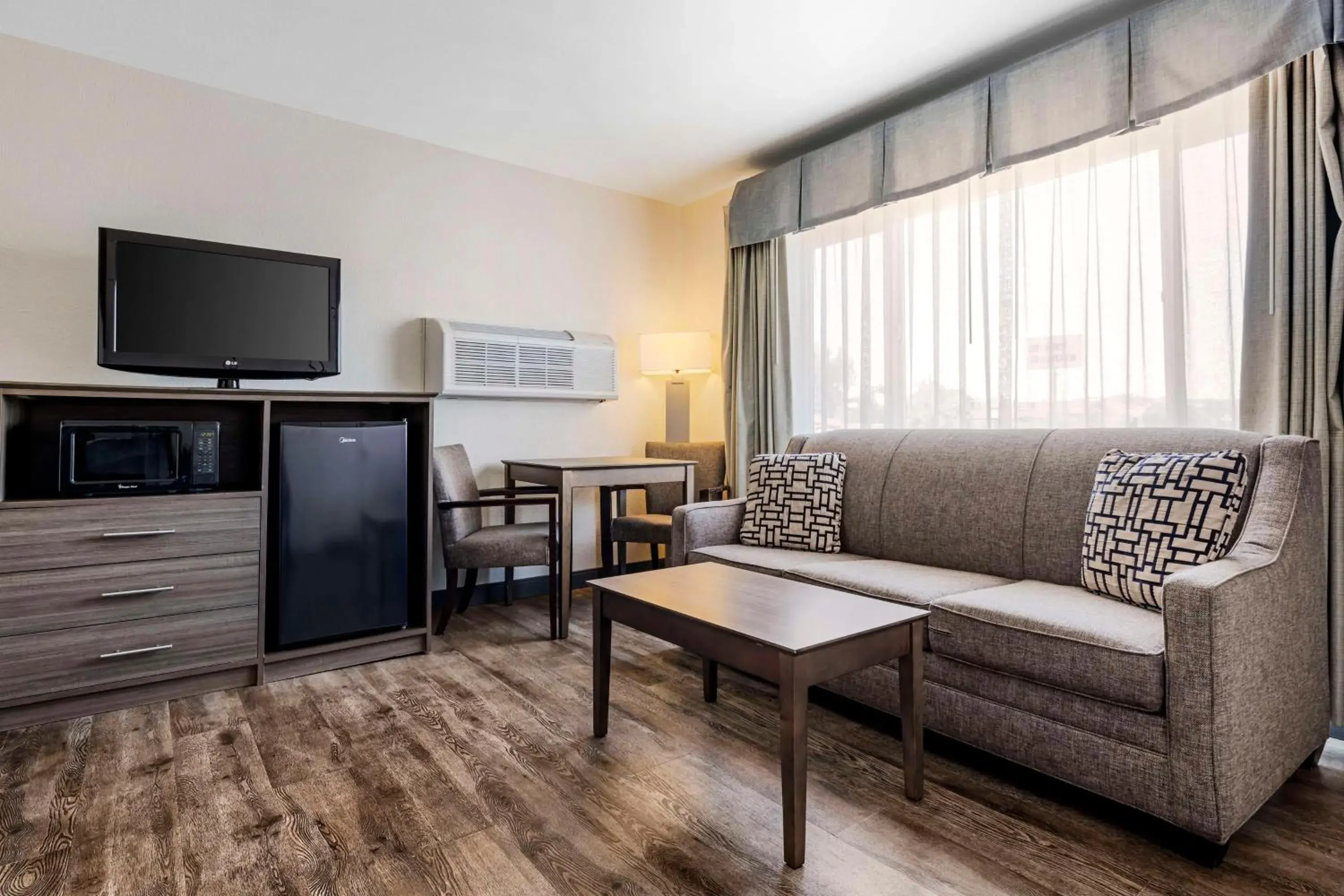 Bedroom in Best Western Santee Lodge Bedroom in Best Western Santee Lodge