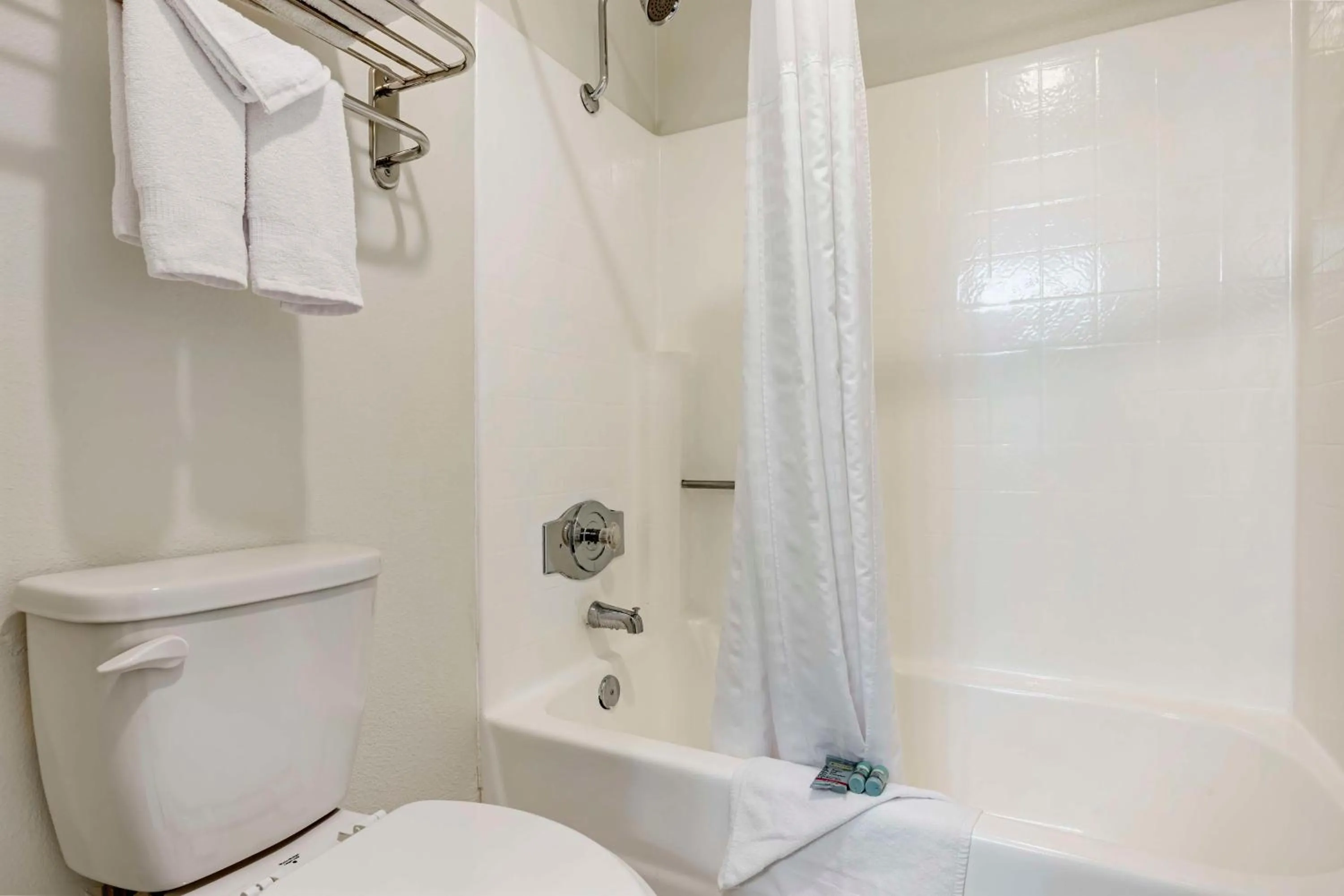 Bathroom in Best Western Santee Lodge