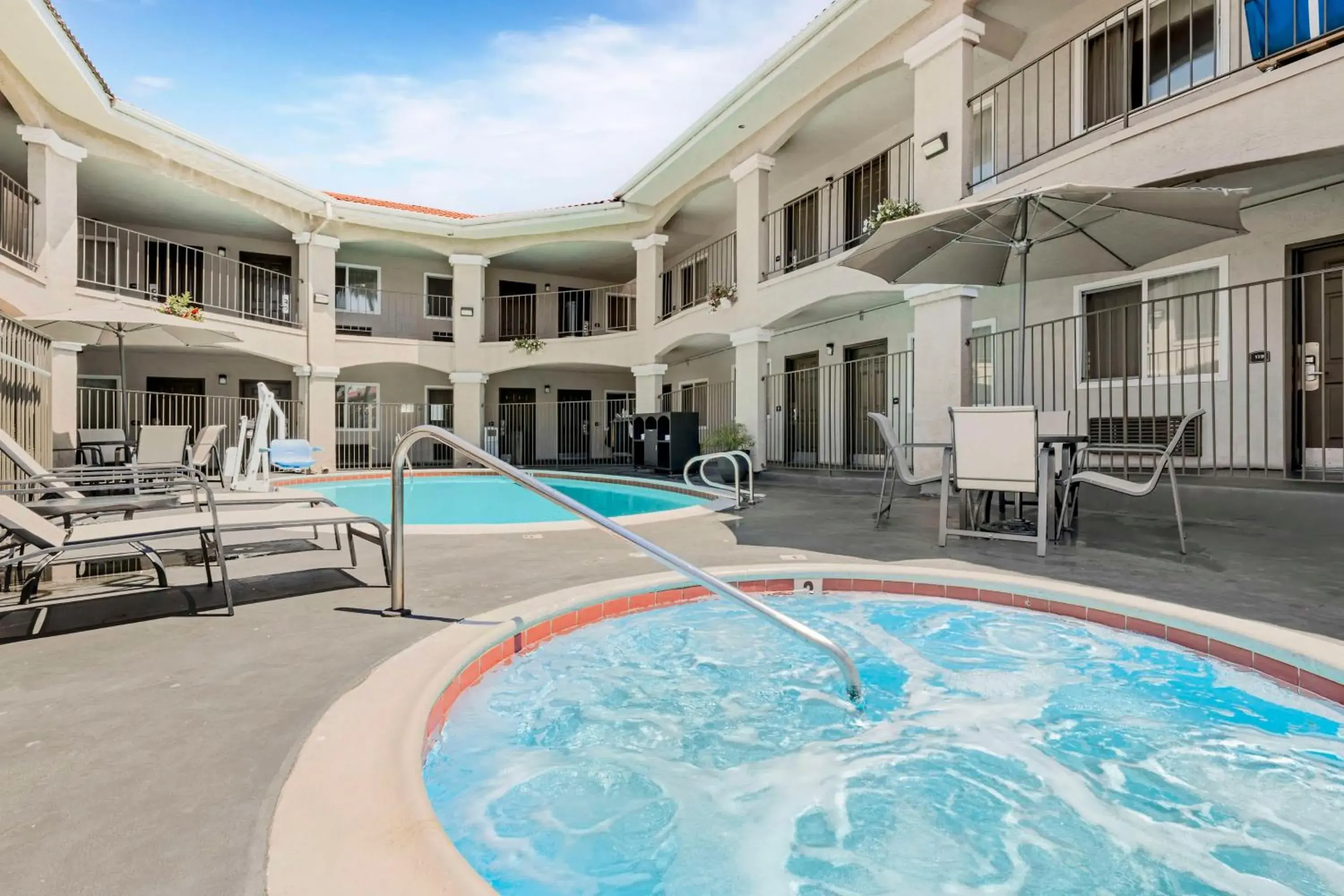 Pool view in Best Western Santee Lodge Pool view in Best Western Santee Lodge