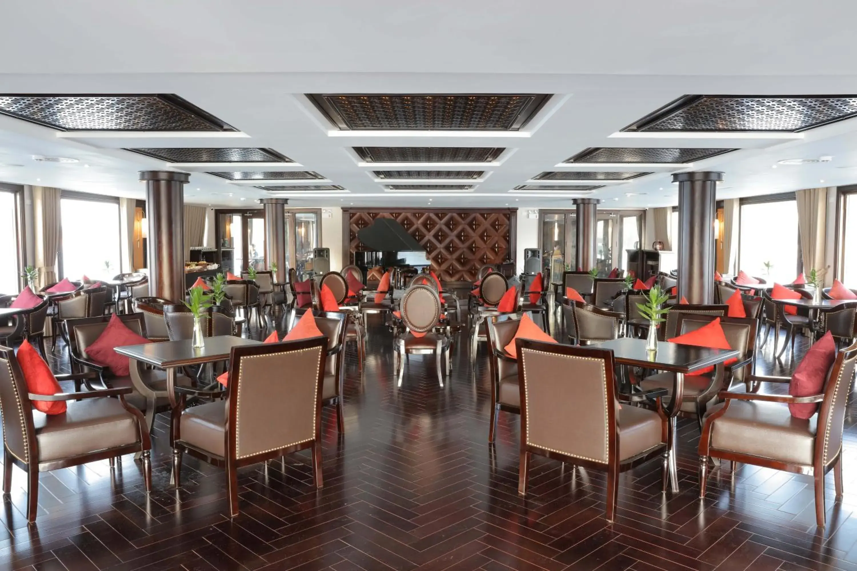 Restaurant/places to eat in Ambassador Cruise Halong Bay Restaurant/places to eat in Ambassador Cruise Halong Bay