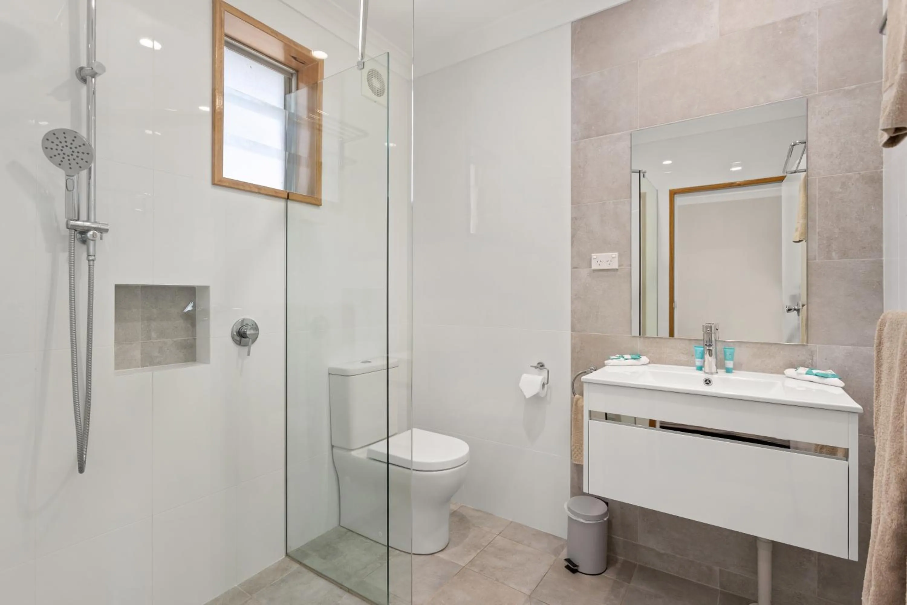 Bathroom in Wingham Motel