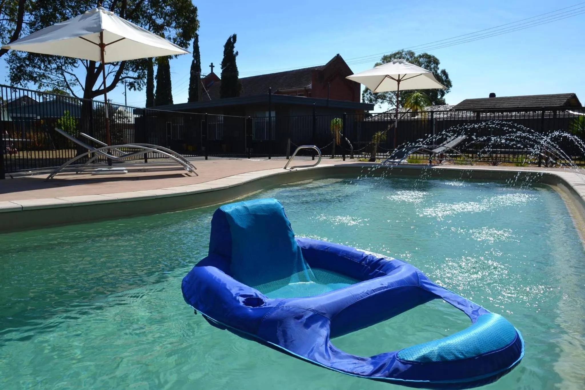 Swimming pool in Wingham Motel