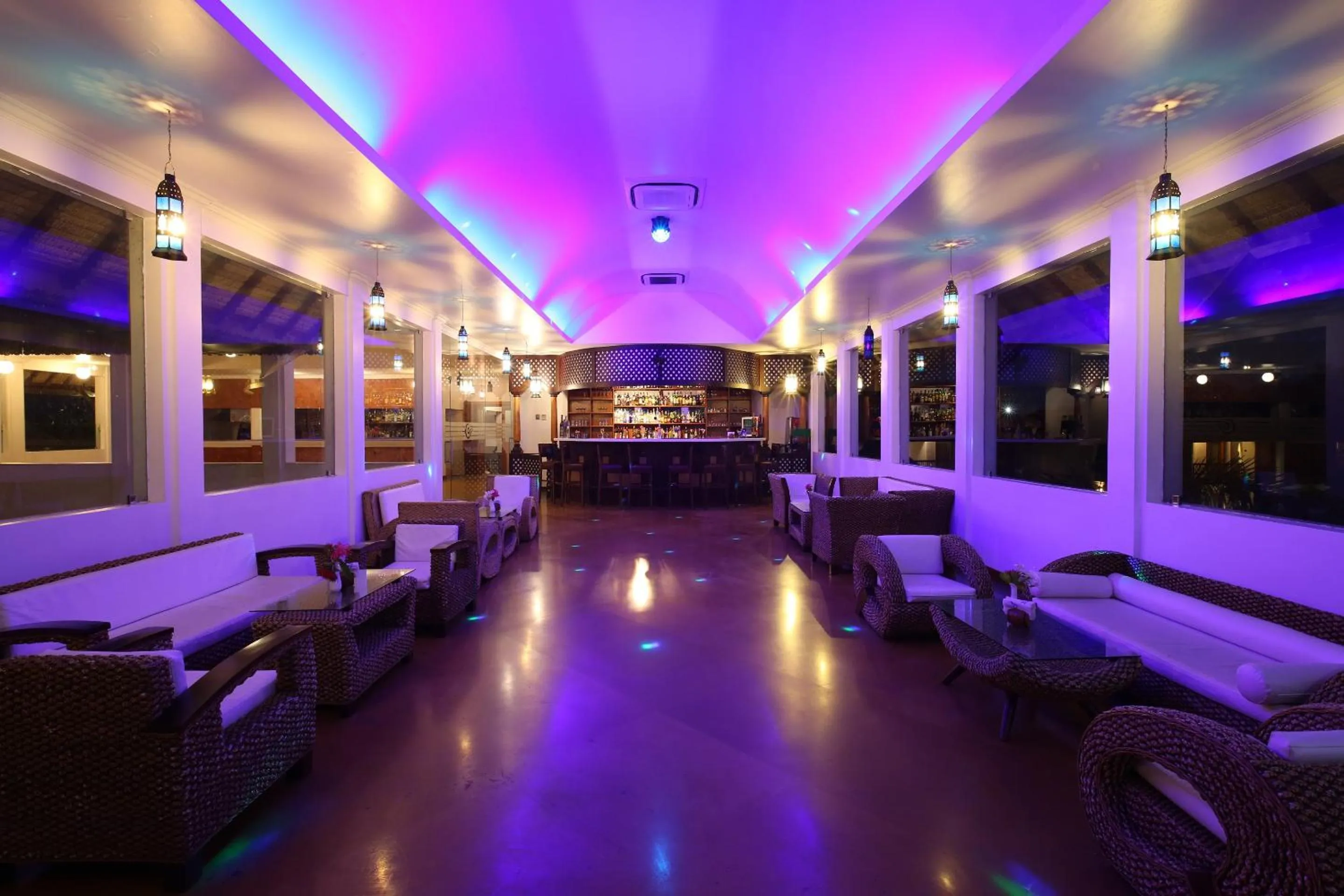 Lounge or bar in Le Pondy