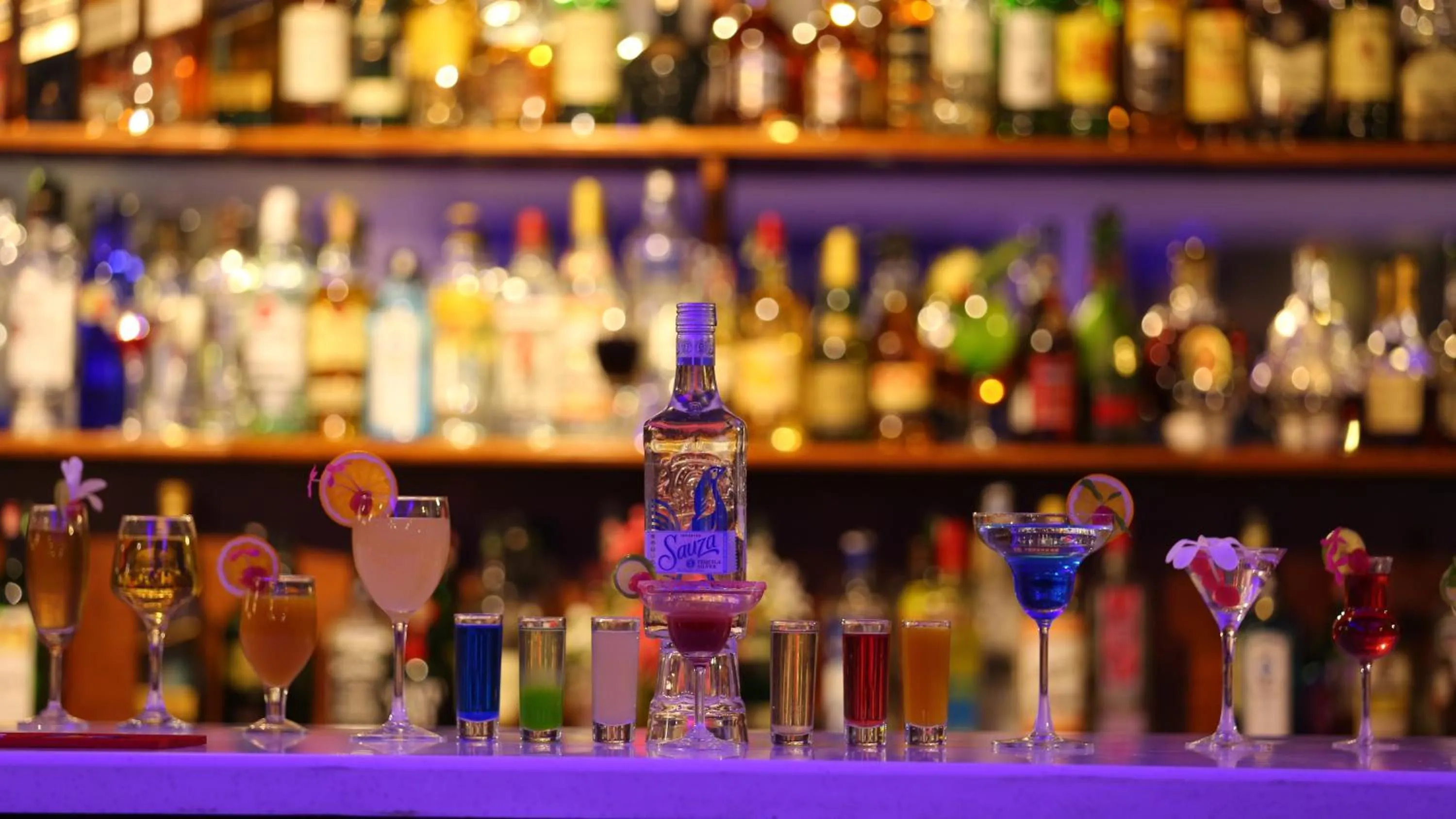 Lounge or bar in Le Pondy