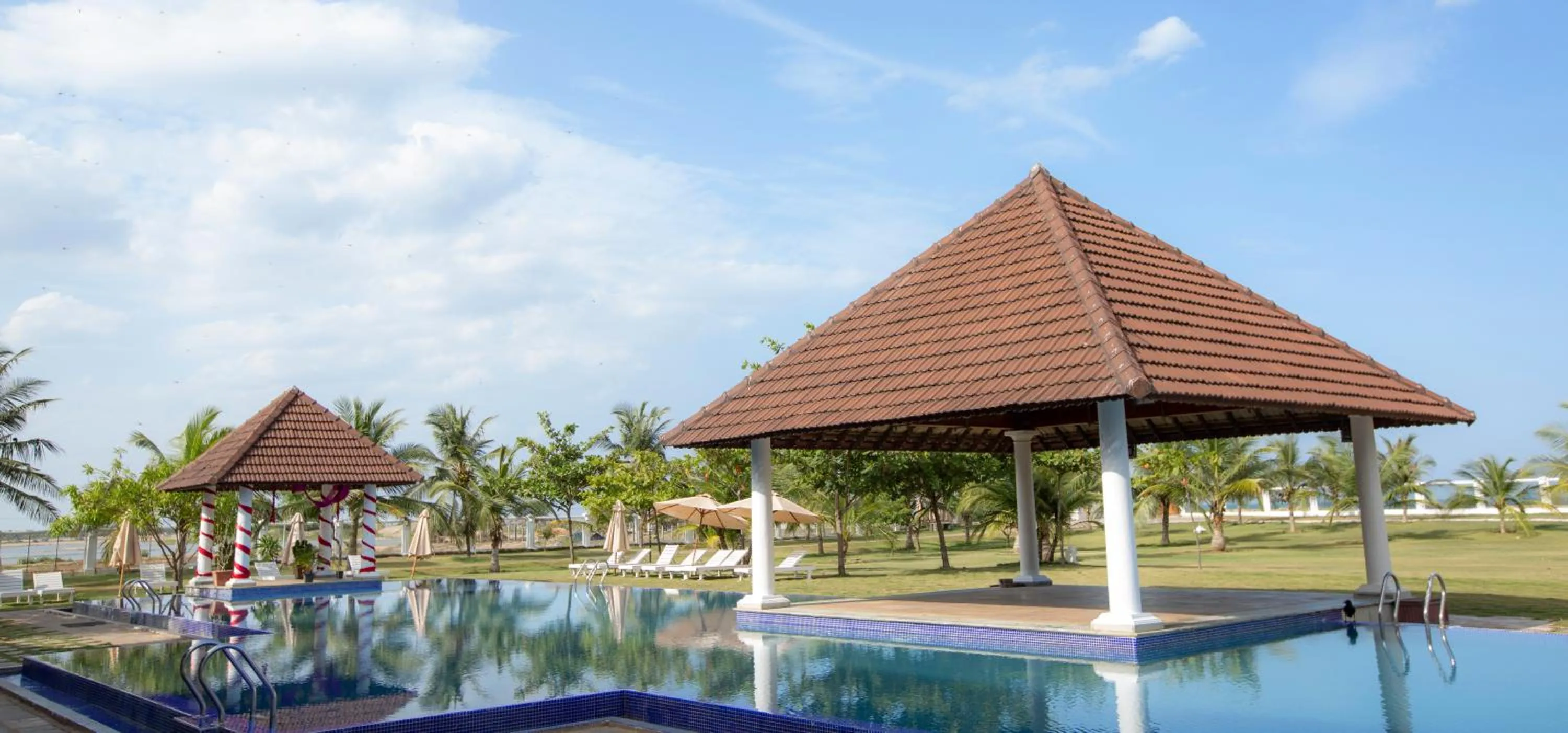 Swimming pool in Le Pondy